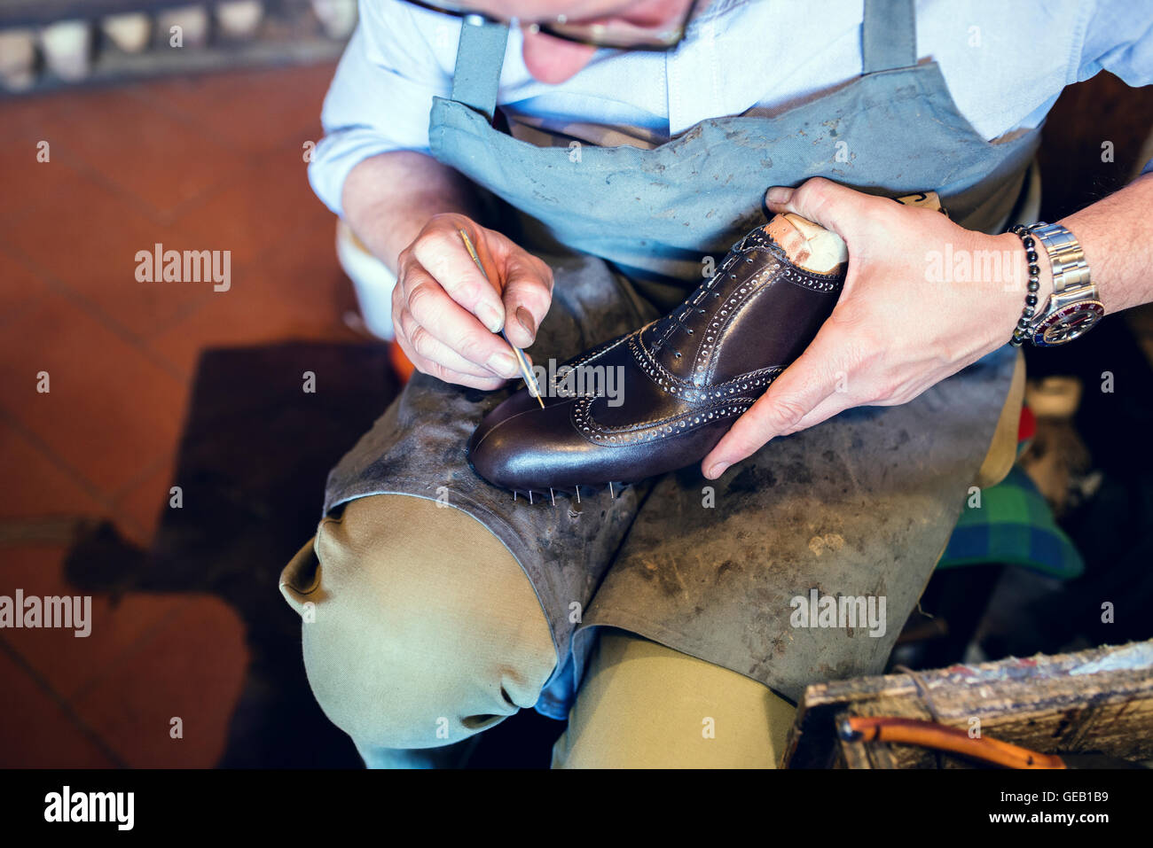 Cobbler shoes hires stock photography and images Alamy