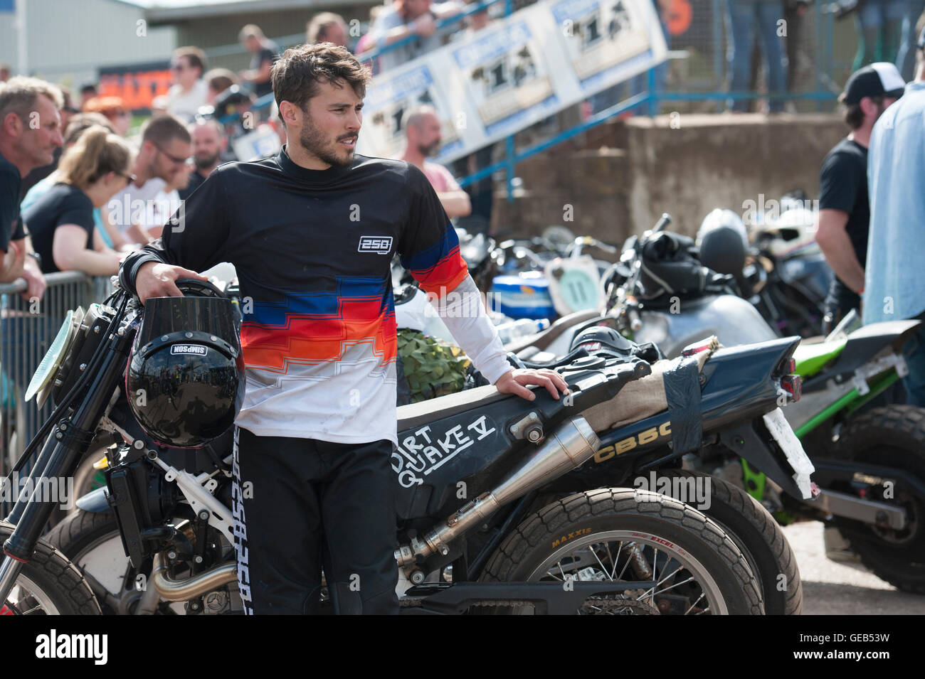 Kings Lynn, Norfolk, United Kingdom. 16.07.2016. Fifth annual Dirt Quake festival with Guy Martin and Carl 'Foggy' Fogarty. Racers wait in the pits to be called. Stock Photo