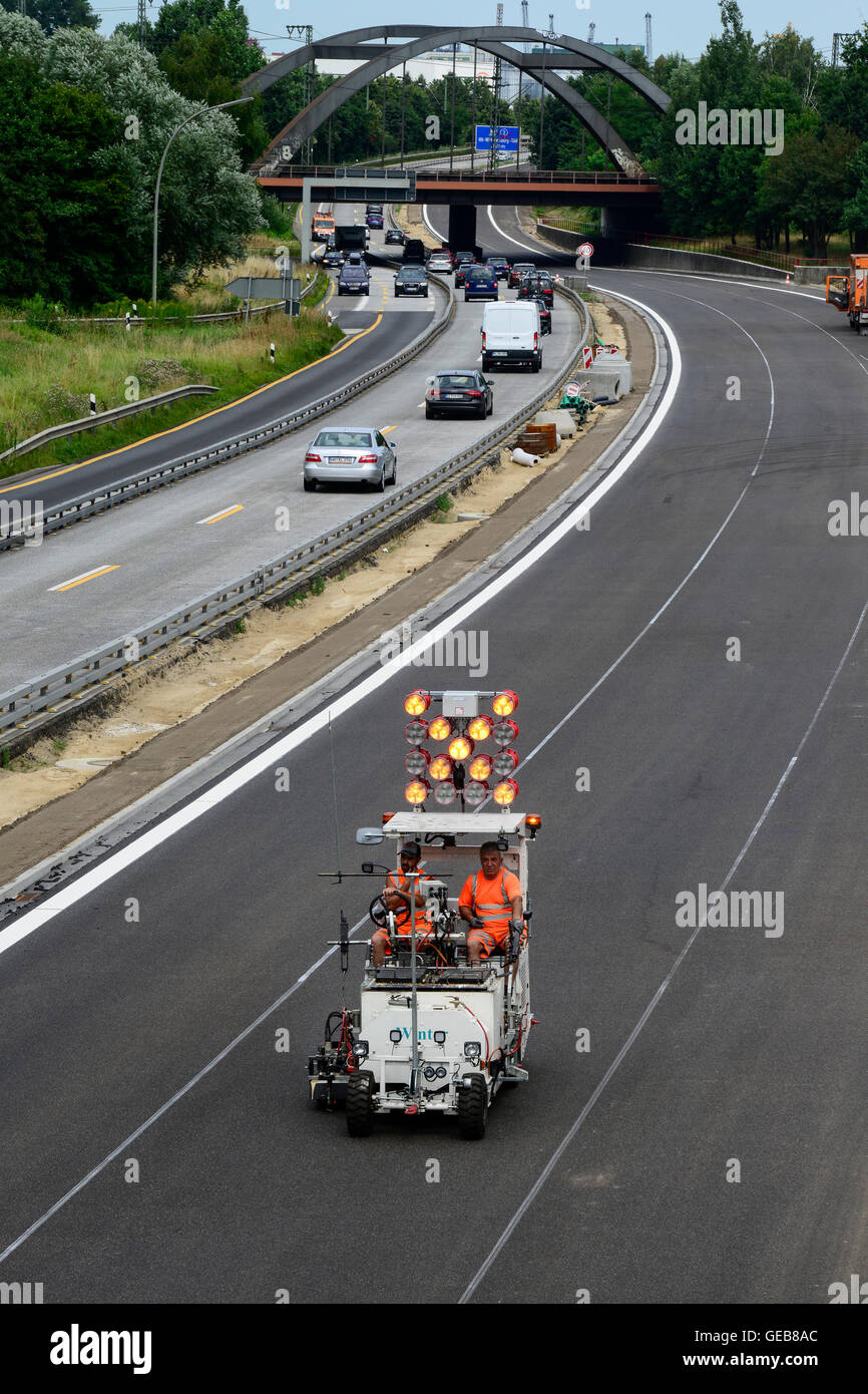 GERMANY, Hamburg, Europe bridge, highway A253 road construction and asphalting with machine Stock Photo