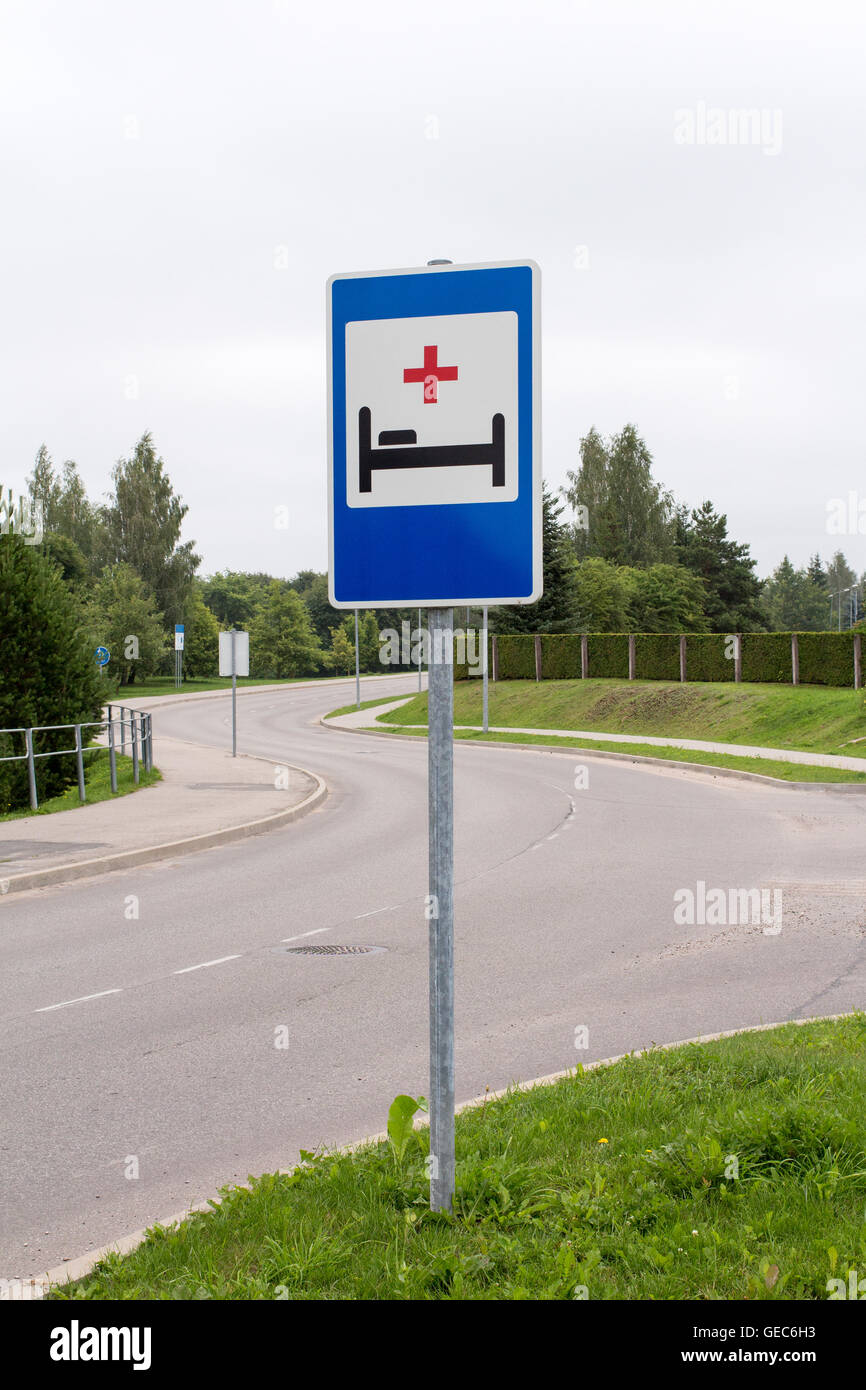 Hospital or emergency sign next to the road Stock Photo