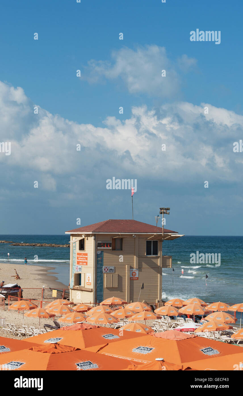 Israel: a guard tower on a beach on the Tayelet, the Tel Aviv Promenade,  the famous waterfront running along the Mediterranean seashore Stock Photo