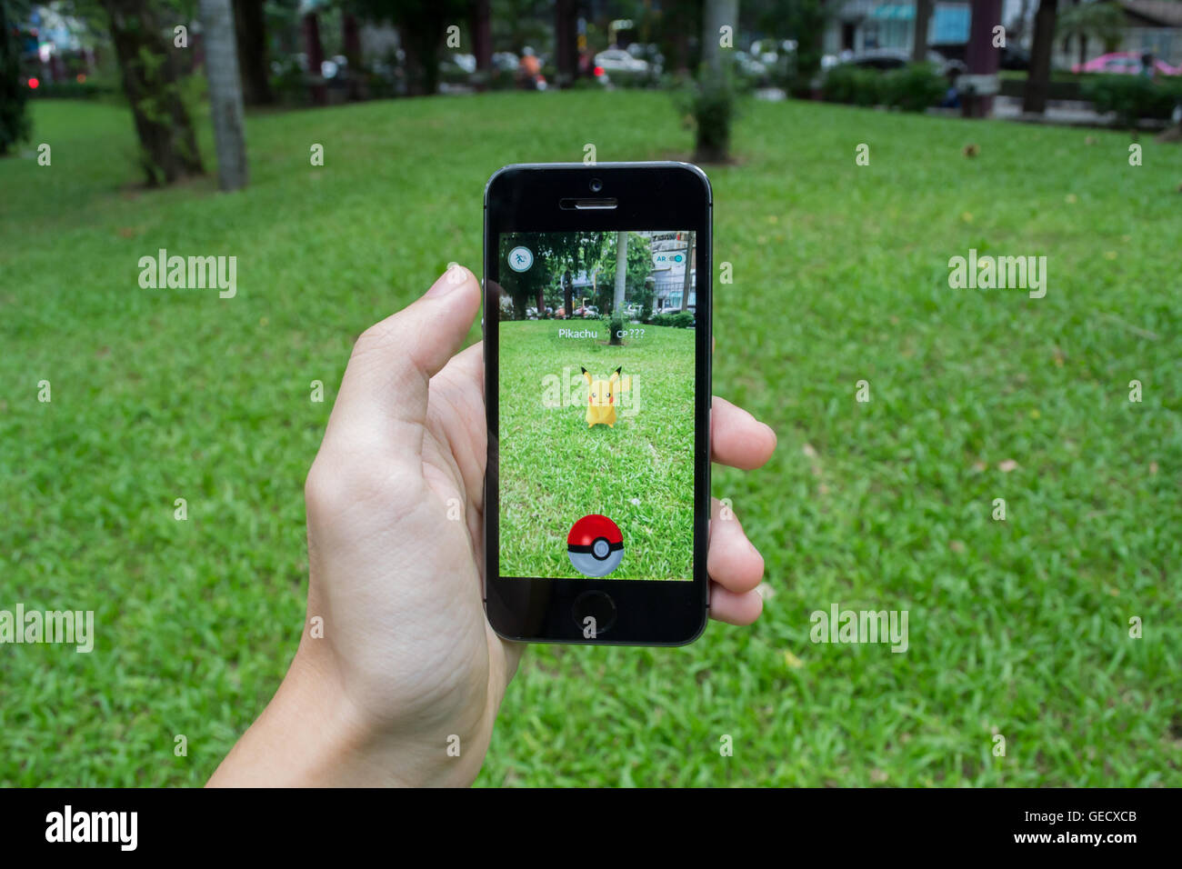 Bangkok Thailand July 22 16 Apple Iphone5s Held In One Hand Showing Its Screen With Pokemon Go Application Stock Photo Alamy