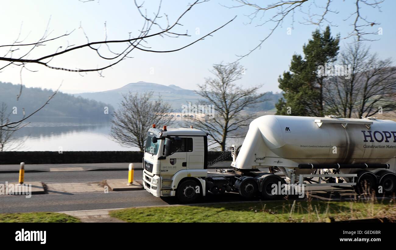 A Hope Cement tanker truck driving past Ladybower Dam in Derbyshire in Winter Stock Photo