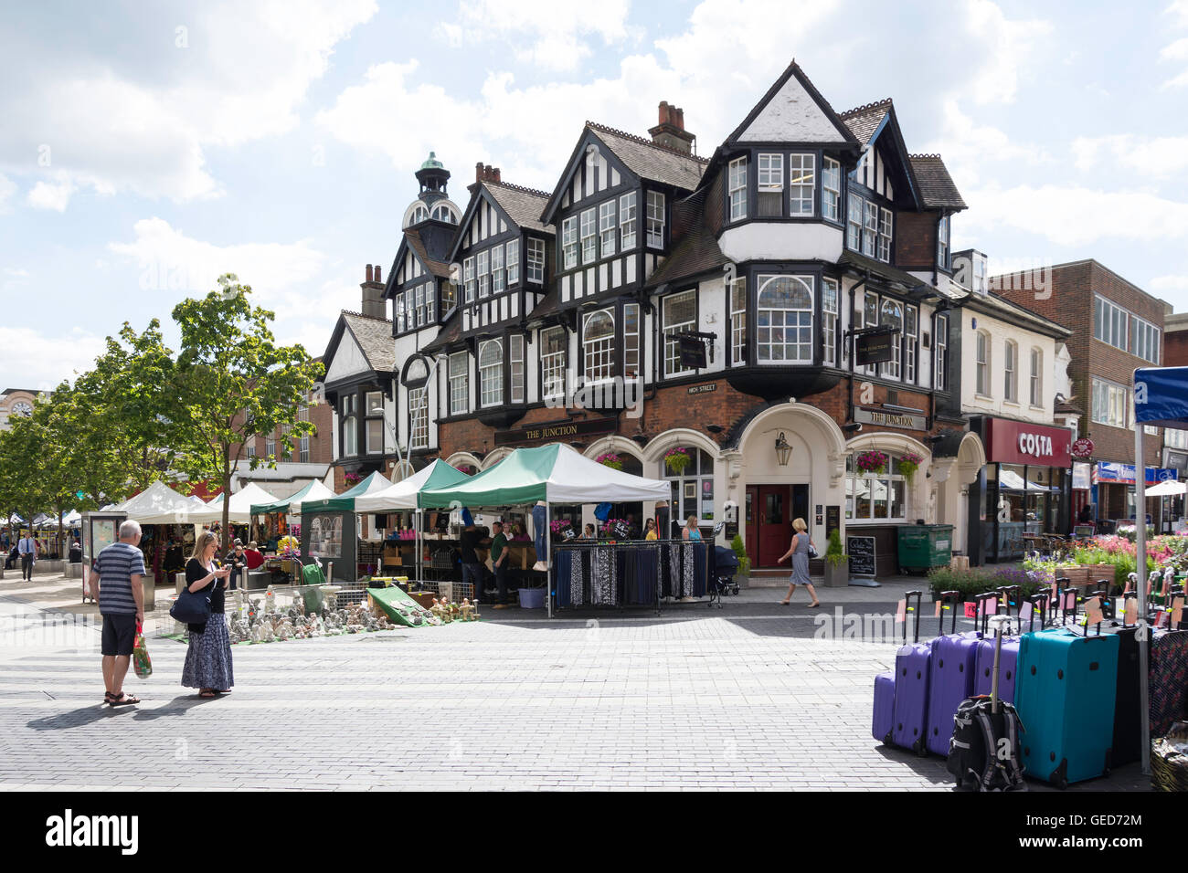 Market stalls and The Junction Pub on Redhill High Street, Redhill, Surrey, England, United Kingdom Stock Photo
