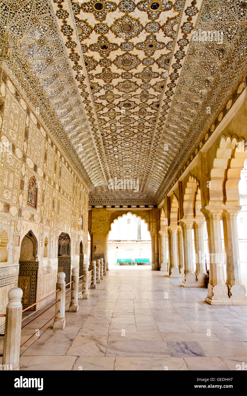 Mirror decorations hires stock photography and images Alamy