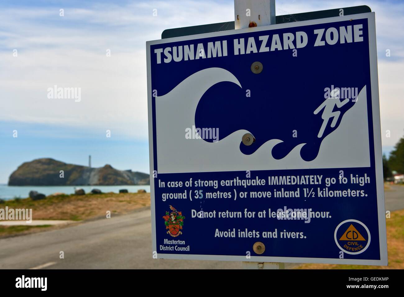 Geography Travel New Zealand North Island Castlepoint Tsunami Warning Sign Along The Waterfront Of Castlepoint Wairarapa North Island No Exclusive Use Stock Photo Alamy