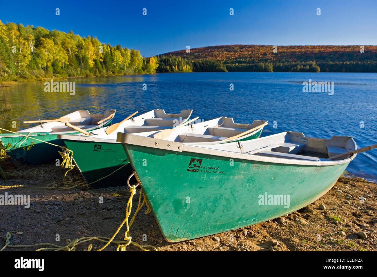 geography / travel, Canada, Quebec, Dinghys hauled out on the shore of