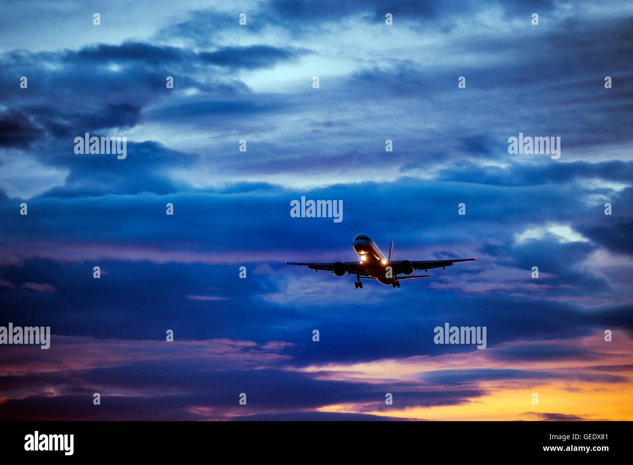 Jet airlpane in flight Stock Photo - Alamy