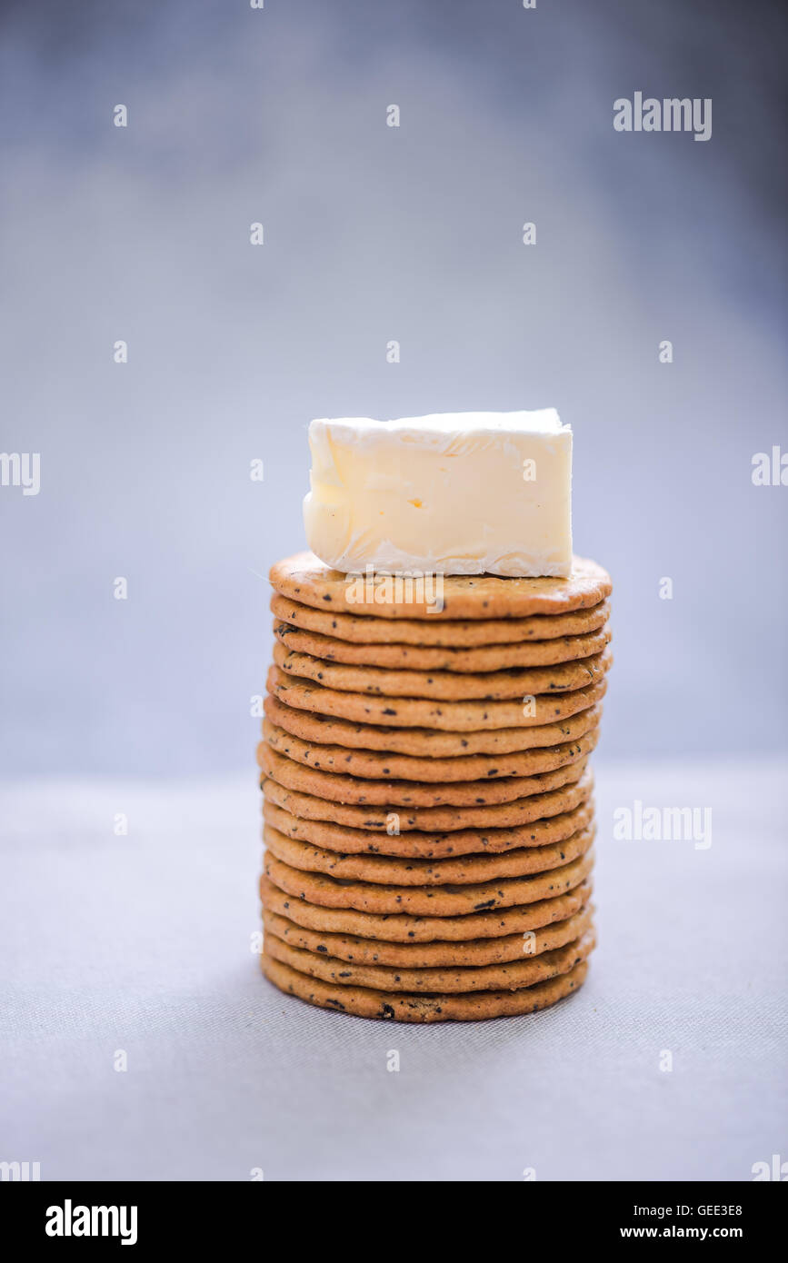 round crackers with camembert cheese Stock Photo Alamy