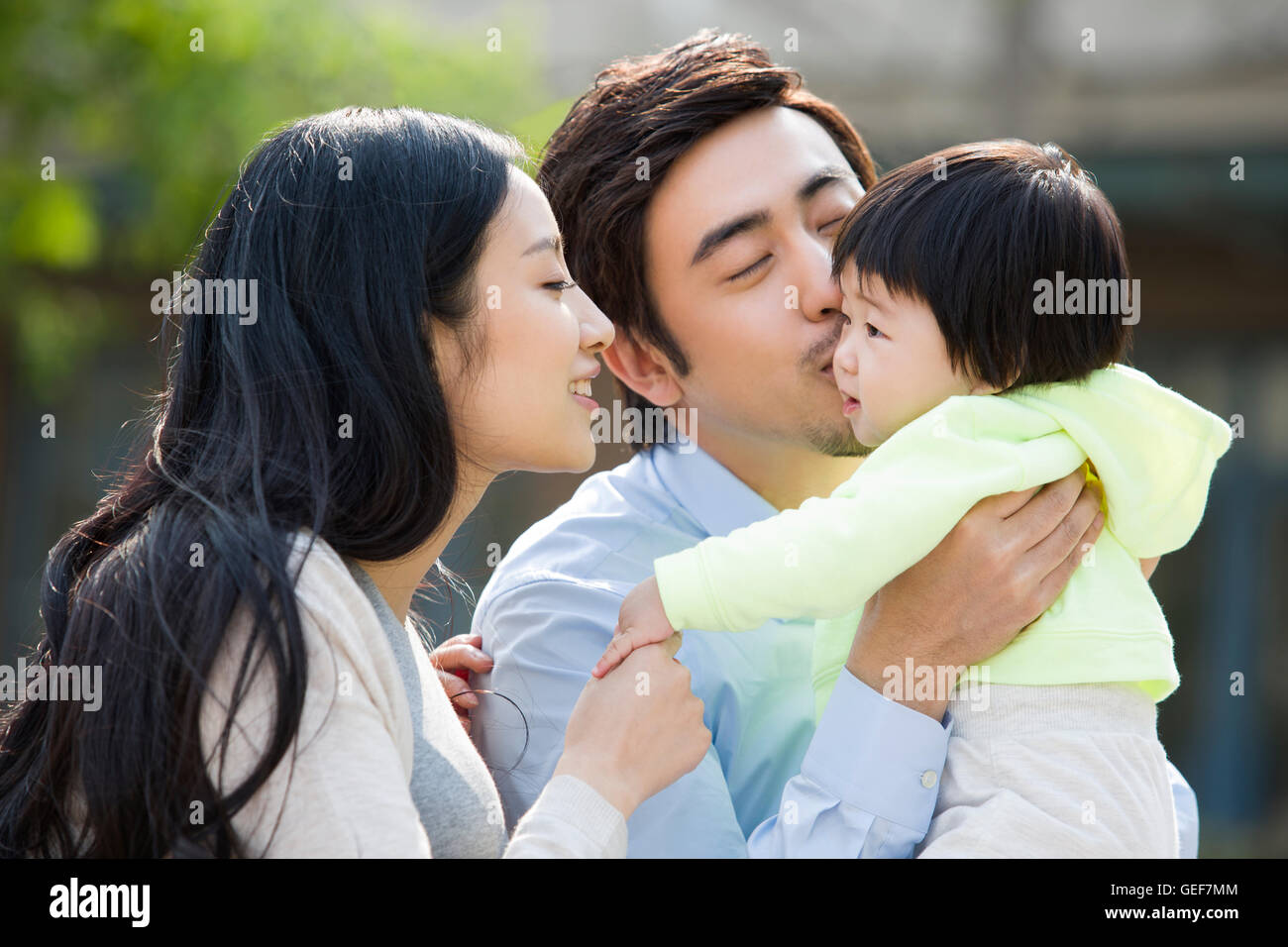 Happy young chinese family hi-res stock photography and images - Alamy