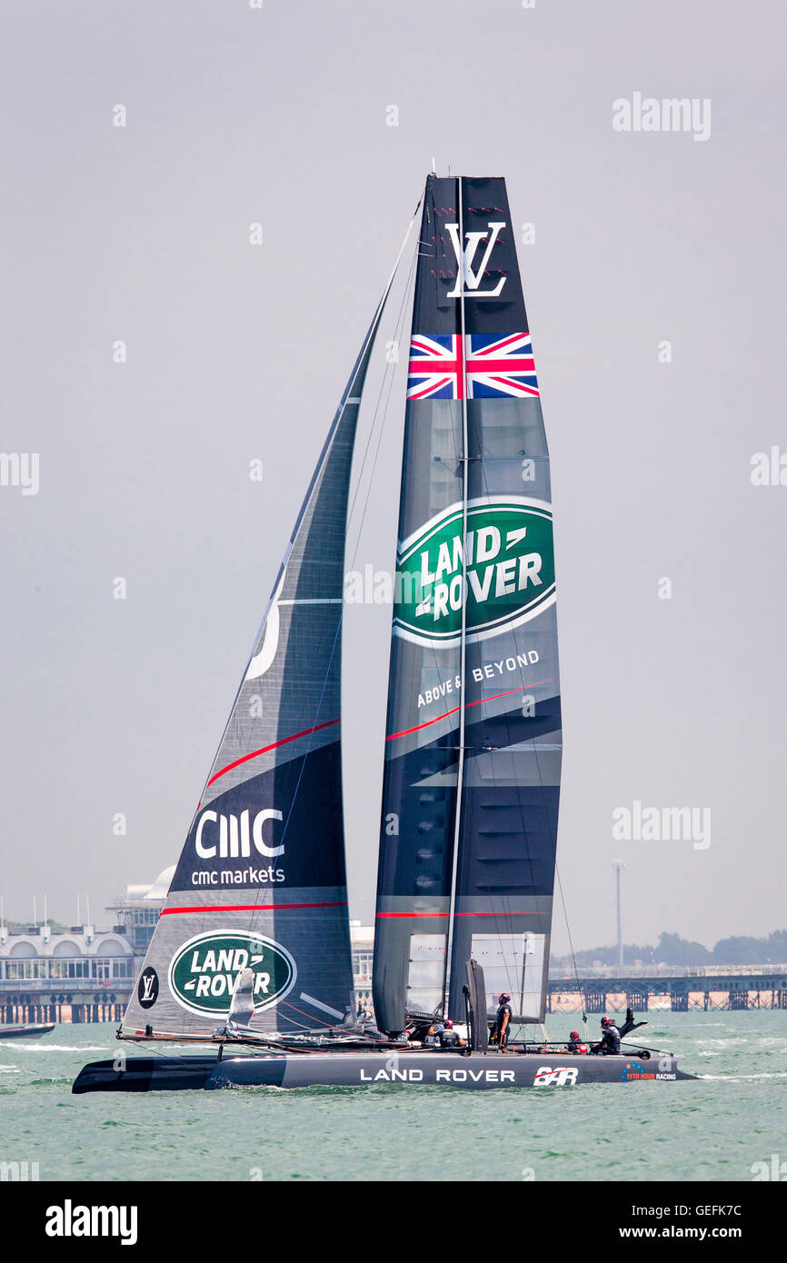 Land Rover Sailing Event Land rover bar hi-res stock photography and images - Alamy