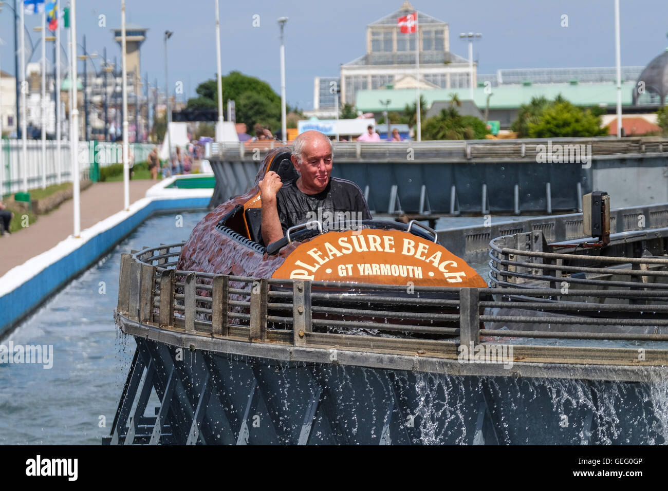 Man soaked on the log flume at Great Yarmouth Pleasure Beach Stock Photo
