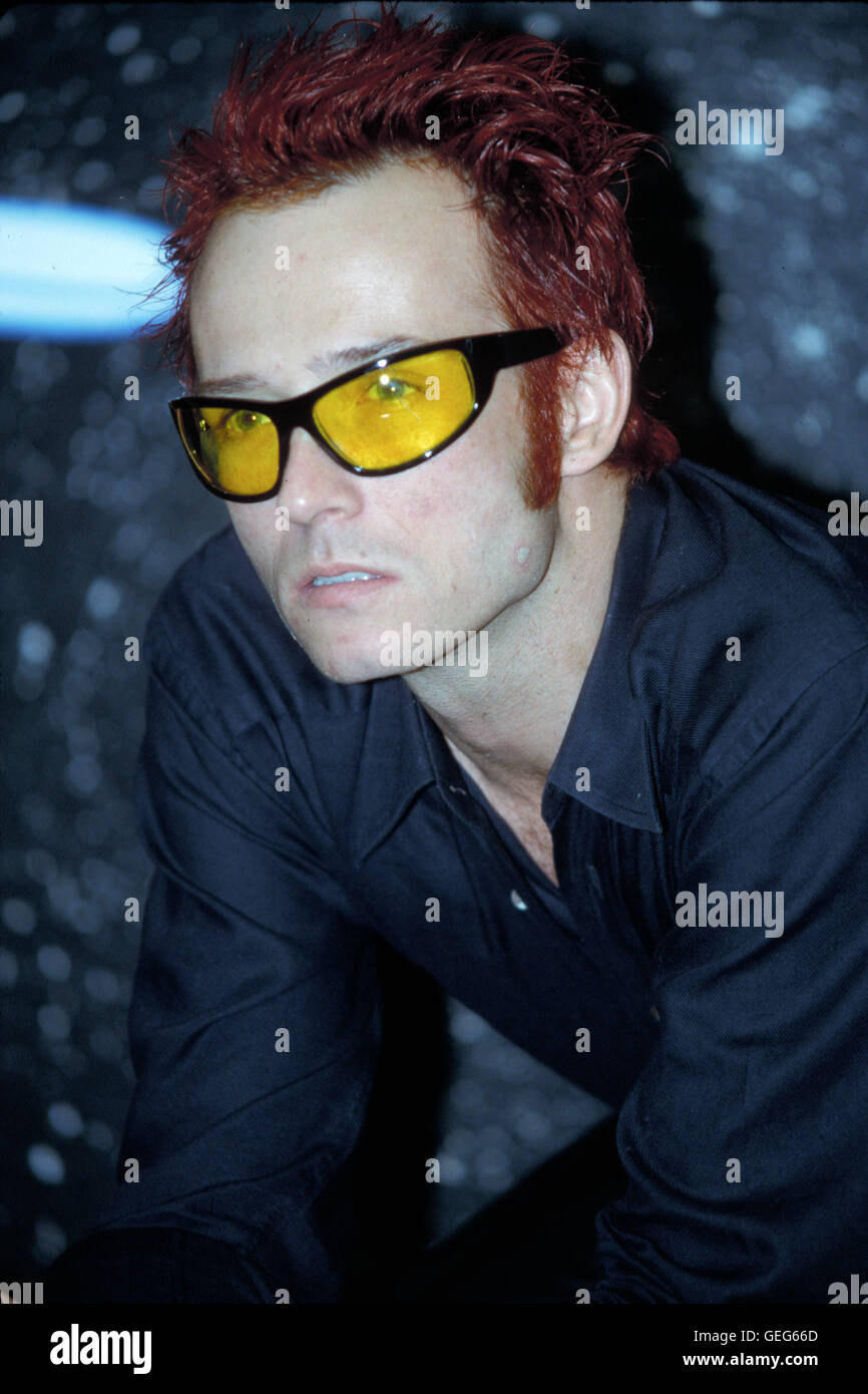 NEW YORK CITY, NY - MAY 19: Scott Weiland of StoneTemple Pilots poses for a portrait on May 19, 1996 in New York City, New York. Scott Weiland was found dead in Minnesota, at 48. Credit: mpi04/MediaPunch Stock Photo