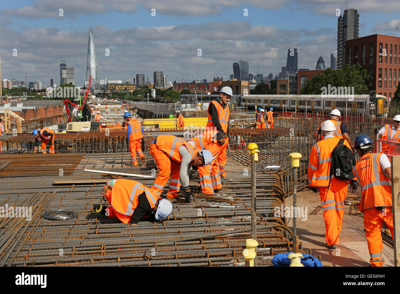Construction of a new railway flyover structure in Bermondsey, London, for new tracks into the expanded London Bridge Station Stock Photo