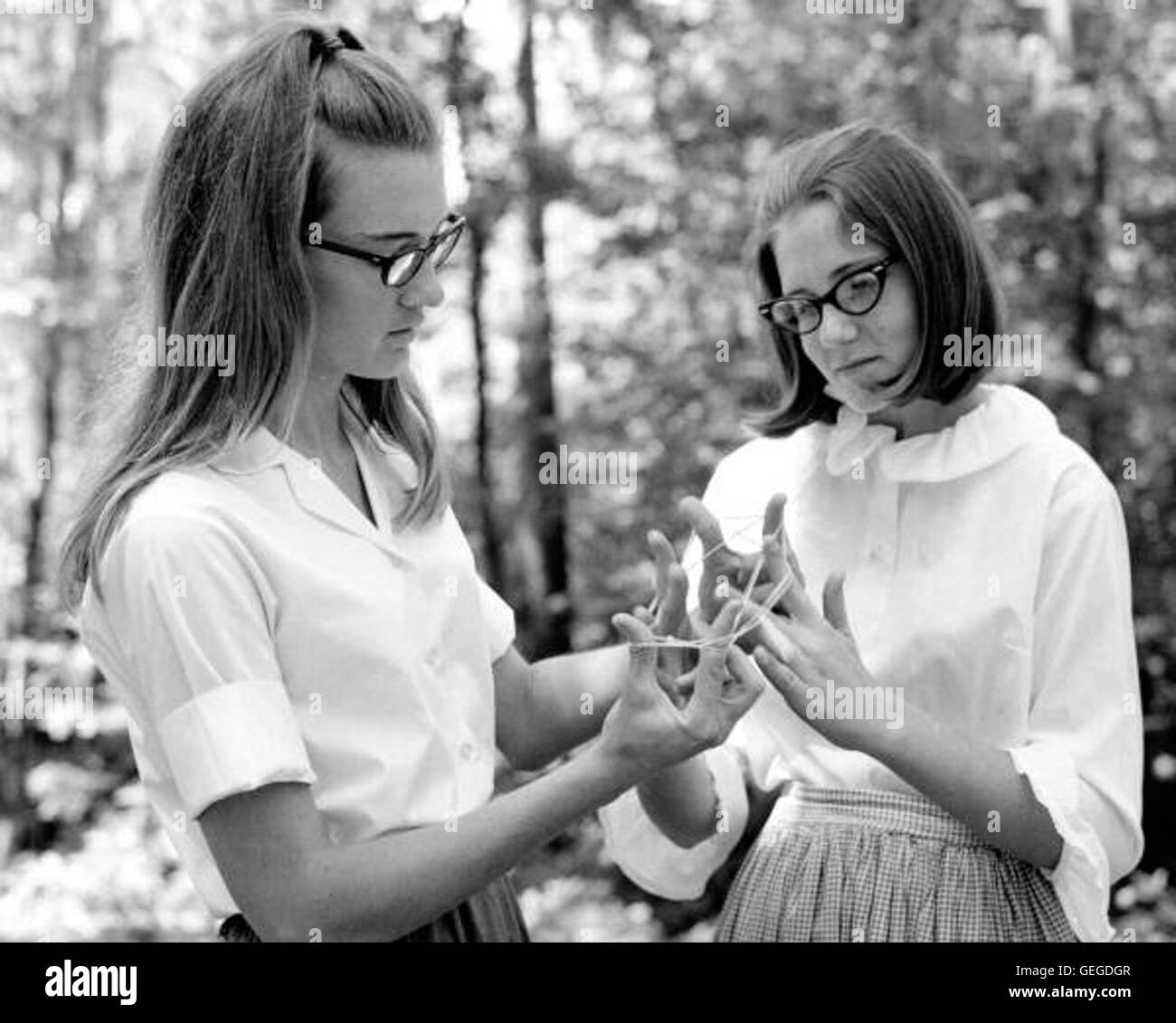 Cat’s cradle Black and White Stock Photos & Images Alamy