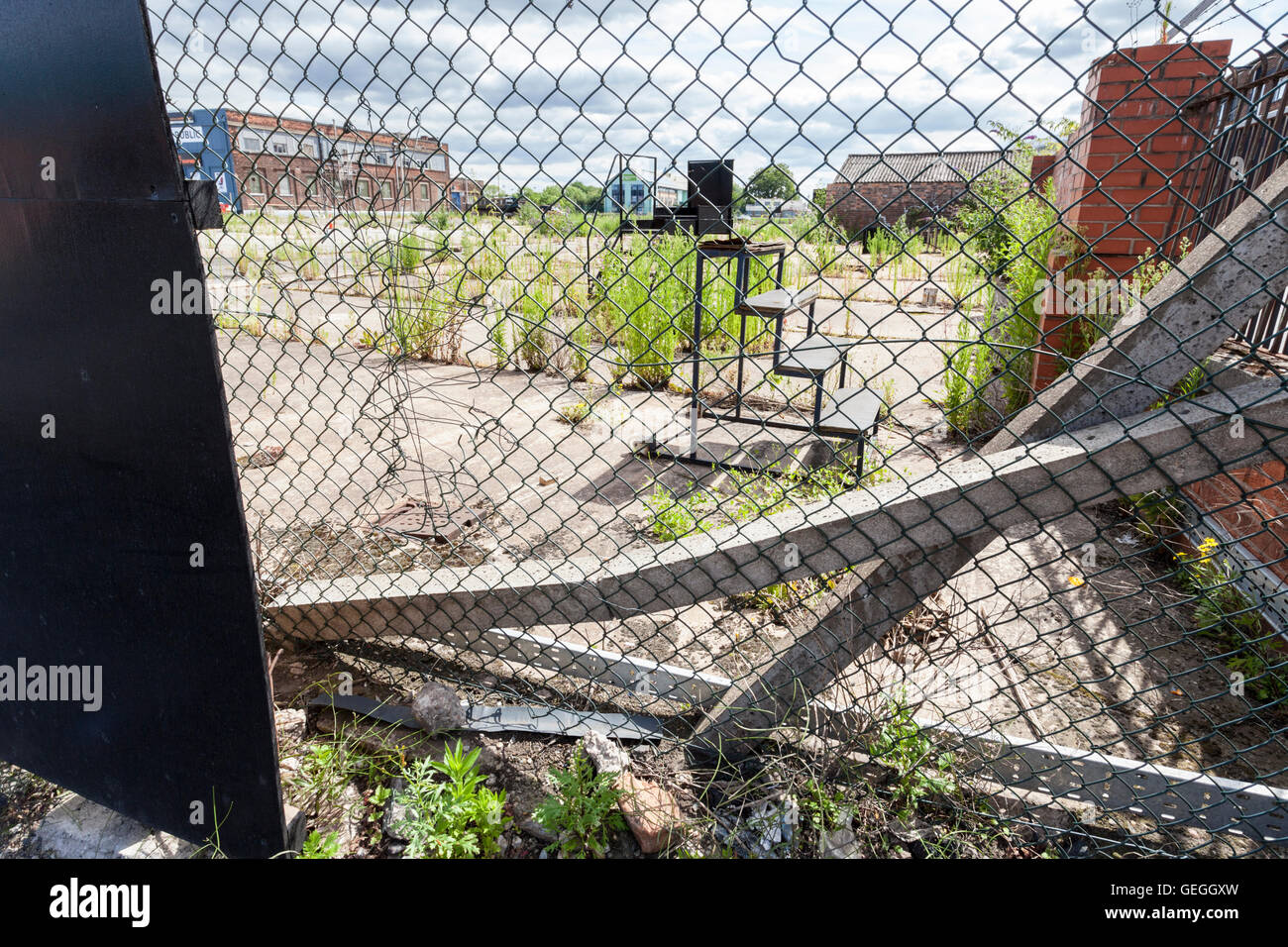 Waste ground. Unused brownfield site seen through wire fencing, Nottingham, England, UK Stock Photo