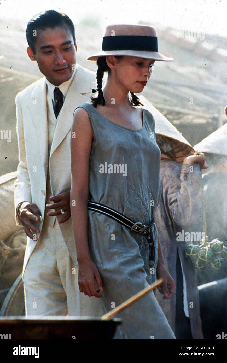 Tony Leung, Jane March  Das Verhaeltnis des jungen Mannes (Tony Leung) und der Franzoesin (Jane March) endet, als er dem Draengen seines Vaters nachgibt und standesgemaess eine reiche Chinesin heiratet. *** Local Caption *** 1991, Amant, L', Der Liebhaber Stock Photo