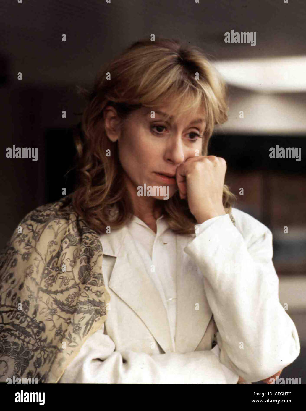 Judith Light  Eines Tages jedoch stellt Barbara (Judith Light) fest, dass ihr Arzt sie seit 10 Jahren unter Drogen gesetzt und missbraucht hat. *** Local Caption *** 1993, Betrayal Of Trust, Verraten Und Missbraucht Stock Photo