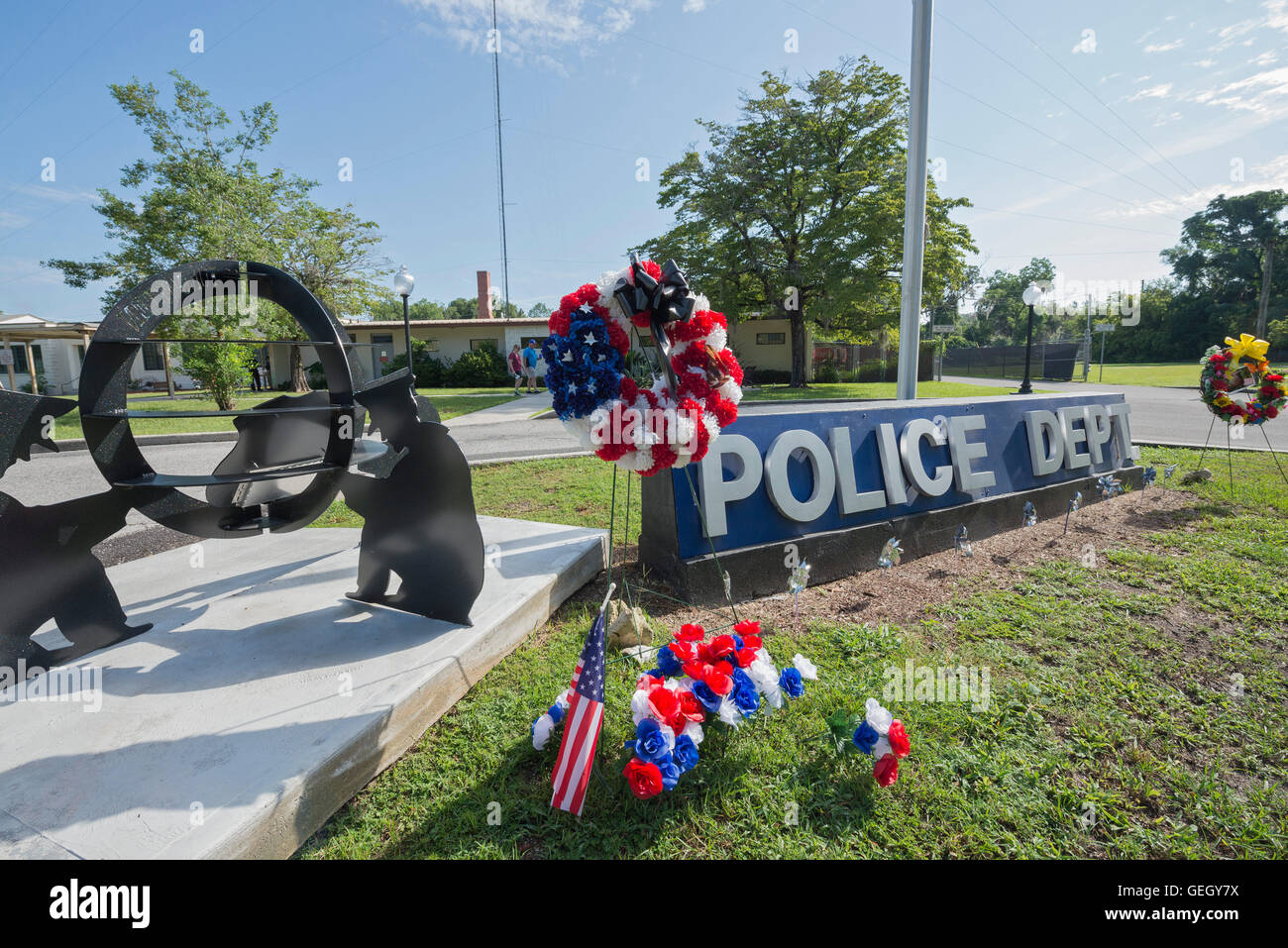 High Springs, Florida police station with floral displays of support and sympathy for fallen police officers. Stock Photo