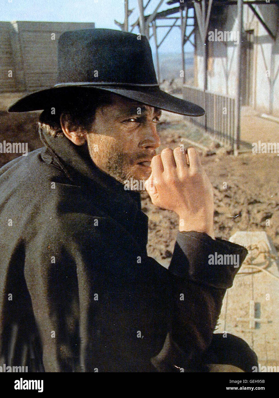 Franco Nero Django (Franco Nero) will den Kampf gegen die Banditen aufnehmen. *** Local Caption *** 1966, 1960er, 1960s, Django, Film, Western, Django Stock Photo