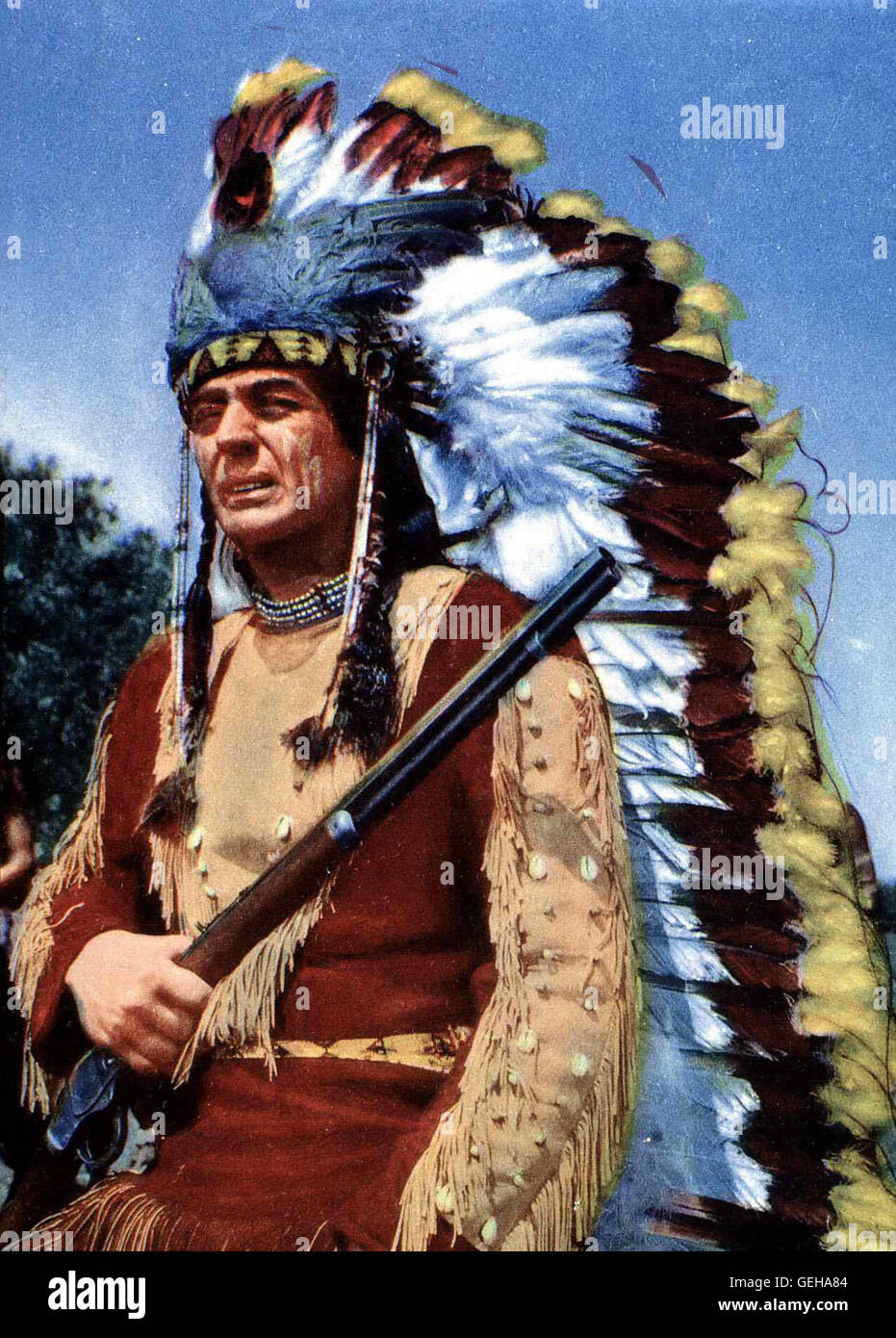 Vitor Mature   Crazy Horse (Victor Mature) ist der Haeuptling der Sioux, der im Buergerkrieg sogar General Custer besiegen kann. Er muss jedoch mit der Prophezeiung leben, von einem Verraeter ermordet zu werden. *** Local Caption *** 1955, Chief Crazy Hor Stock Photo