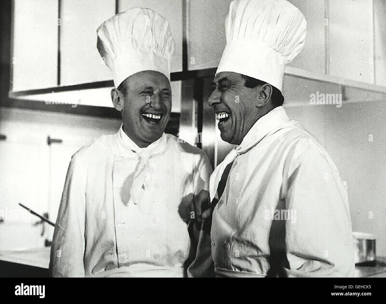 Bourvil, Fernandel Fernand (Fernandel,r) laesst sich von seiner Frau