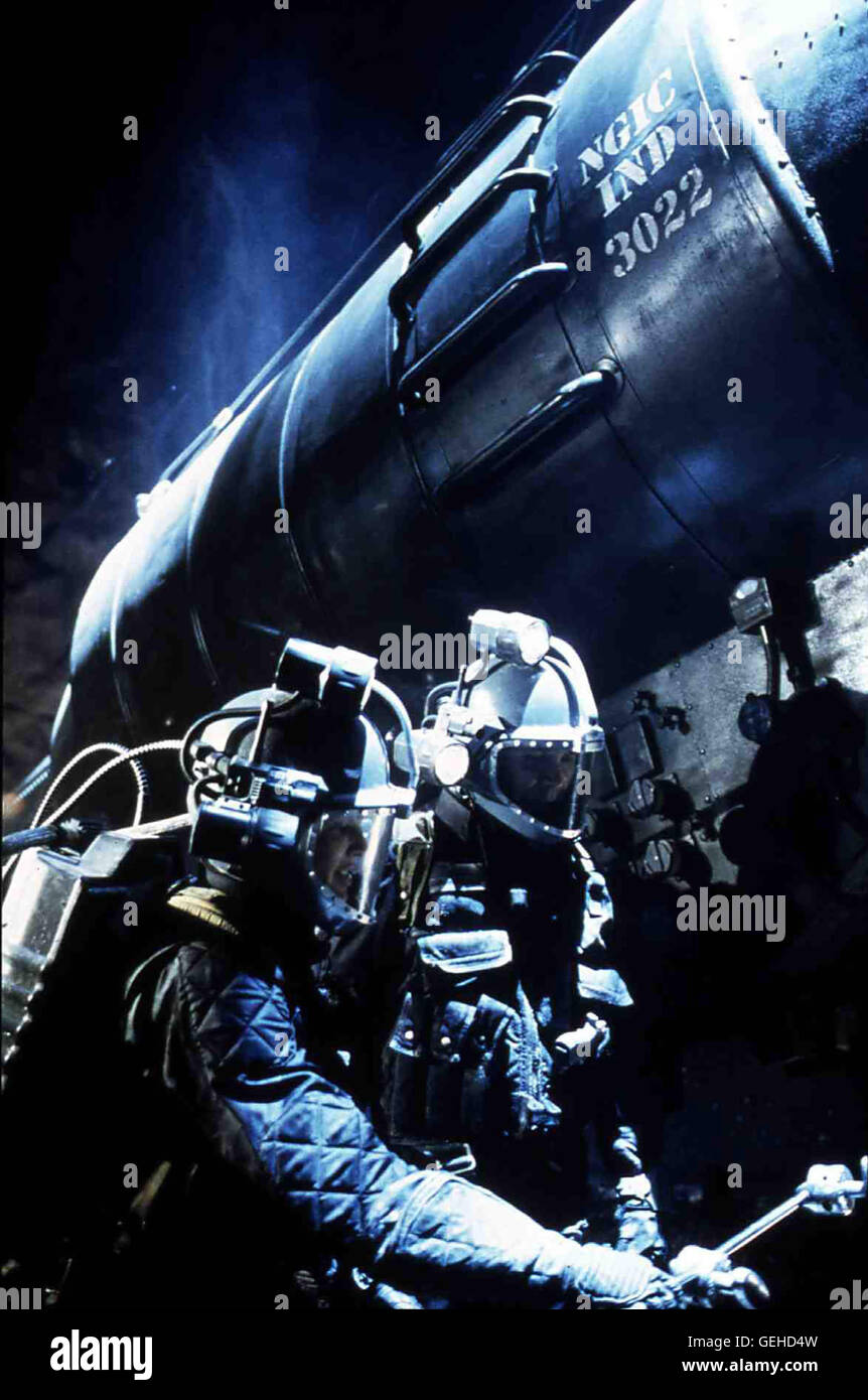 Dina Meyer, Lou Diamond Phillips *** Local Caption *** 2000, Bats, Bats