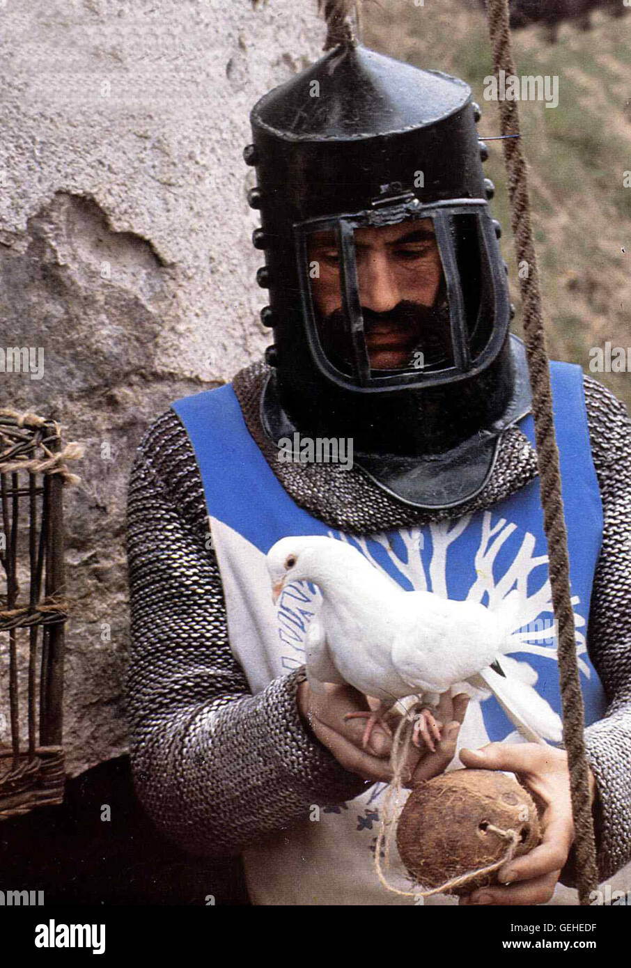 Die Suche der Ritter der Kokosnuss geht weiter. (Szene) *** Local Caption  *** 1974, Monty Python And The Holy Grail, Die Ritter Der Kokosnuss Stock  Photo - Alamy