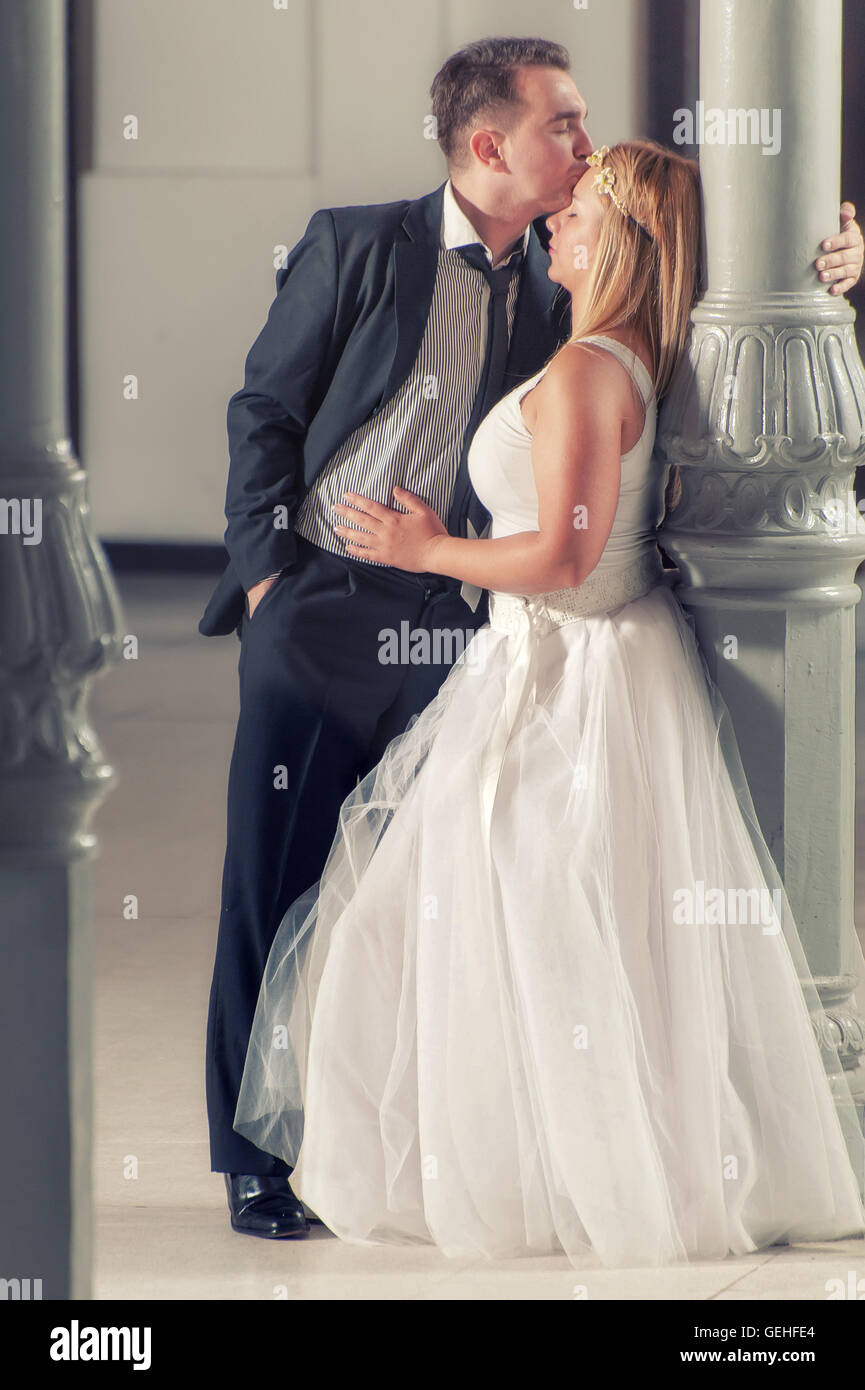 Cuddle kiss High Resolution Stock Photography and Images - Alamy