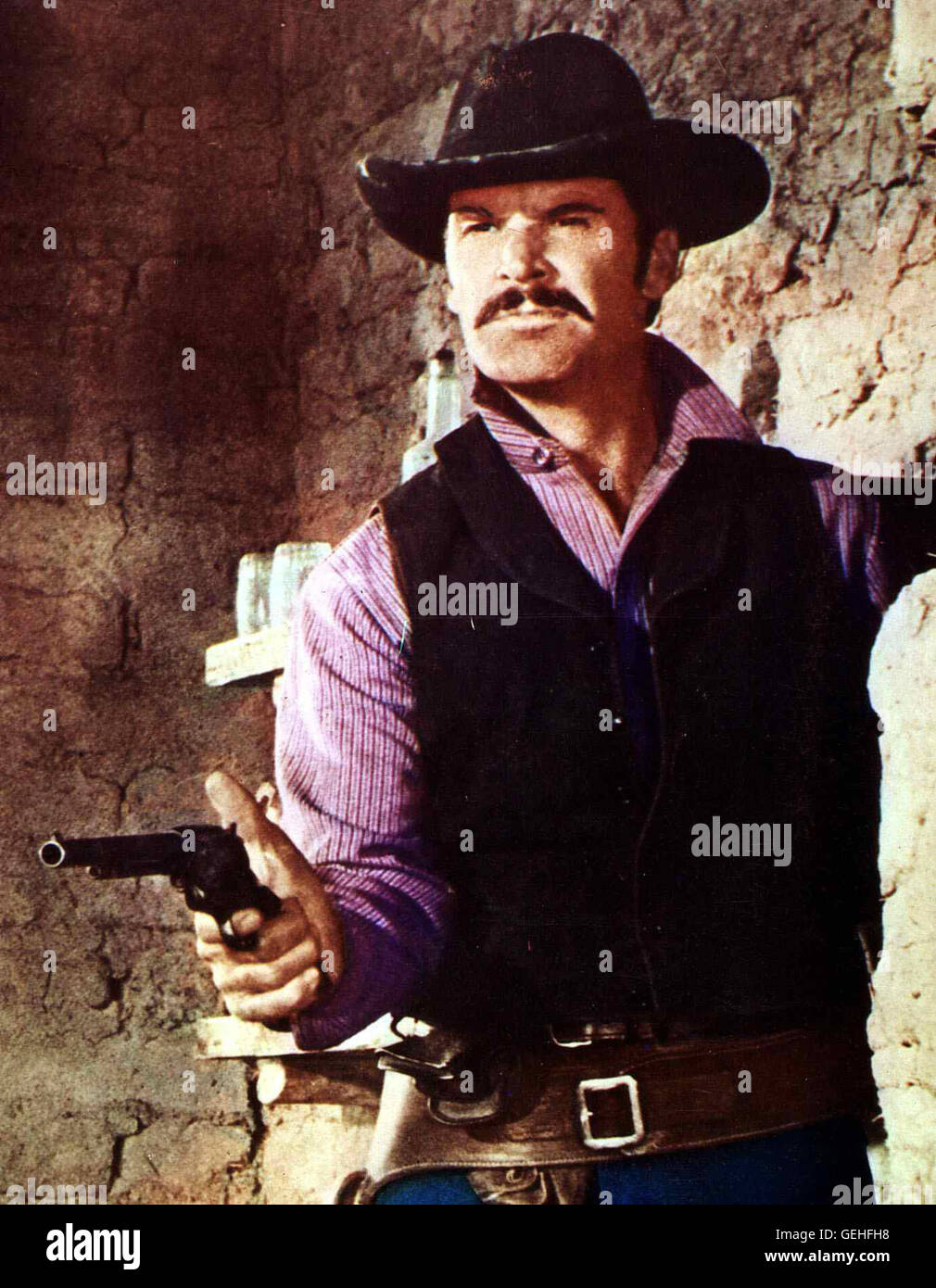 James Garner Wyatt Earp (James Garner) bewirbt sich erfolgreich um das Amt  des Marshalls. *** Local Caption *** 1967, Hour Of The Gun, Die Fuenf  Geaechteten Stock Photo - Alamy