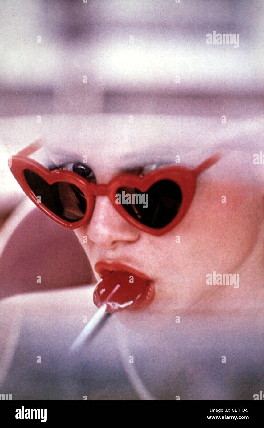 lolita caption Lolita (Dominique Swain) *** Local Caption *** 1997, Lolita, Lolita Stock  Photo - Alamy