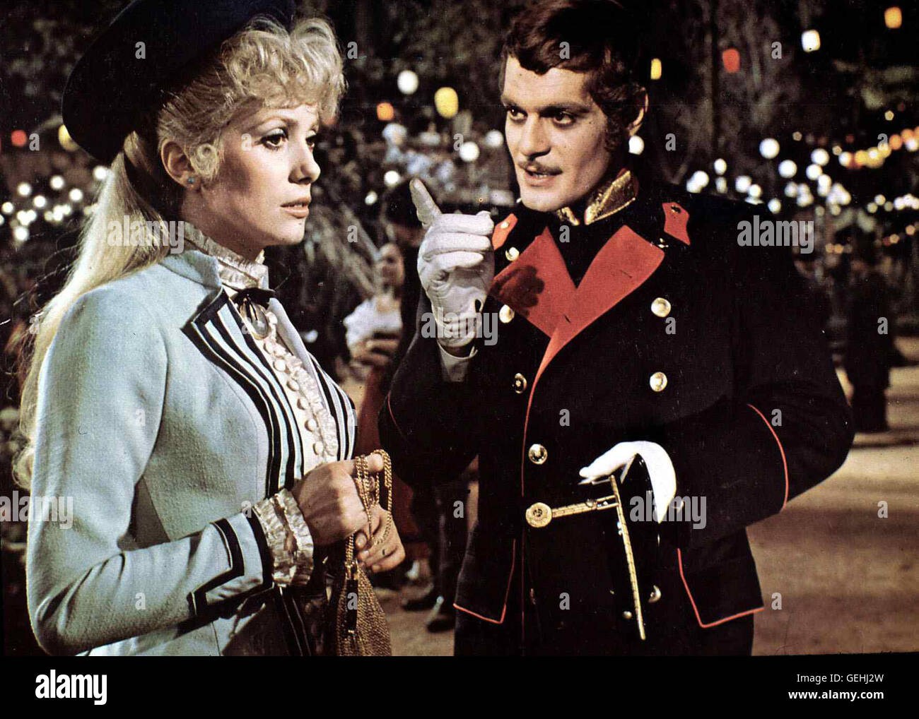 Catherine Deneuve, Omar Sharif Nachdem Kronprinz Rudolf (Omar Sharif) von seinen Eltern aus politischen Gruenden zur Heirat mit einer ungeliebten Frau gezwungen wurde, lernt er die Baroness Maria Vetsera (Catherine Deneuve) kennen *** Local Caption *** 19 Stock Photo