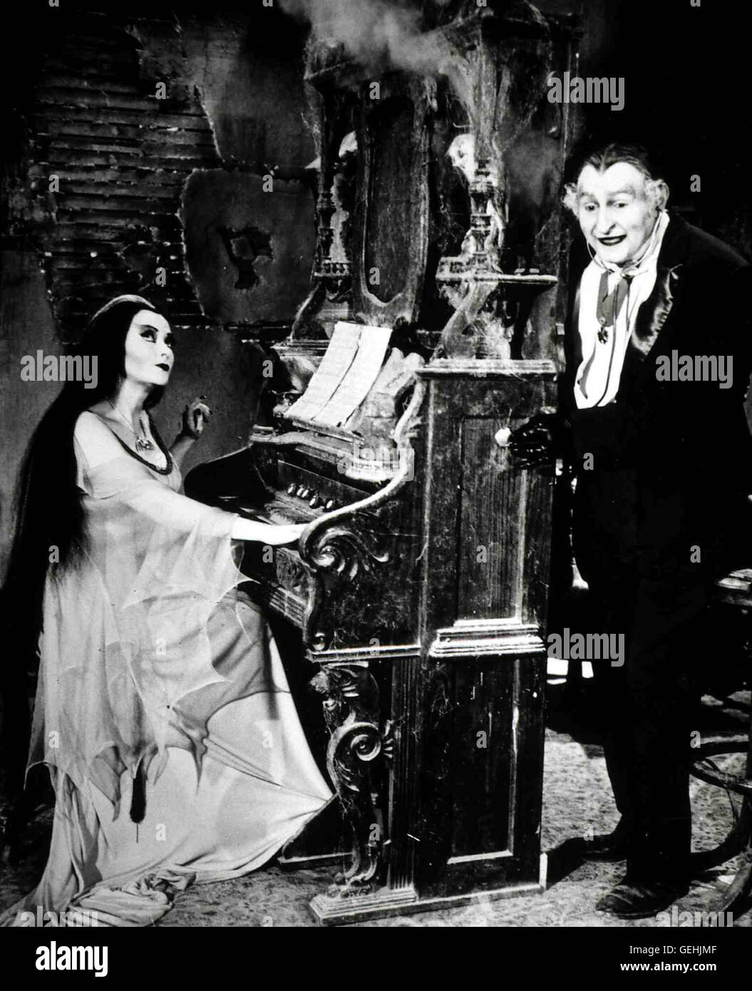 Lily Munster (Yvonne de Carlo), Opa Munster (Al Lewis) *** Local Caption *** 1964, Munsters, The, The Munsters Stock Photo