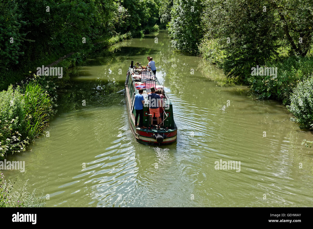 Men steering narrowboat hi-res stock photography and images - Alamy