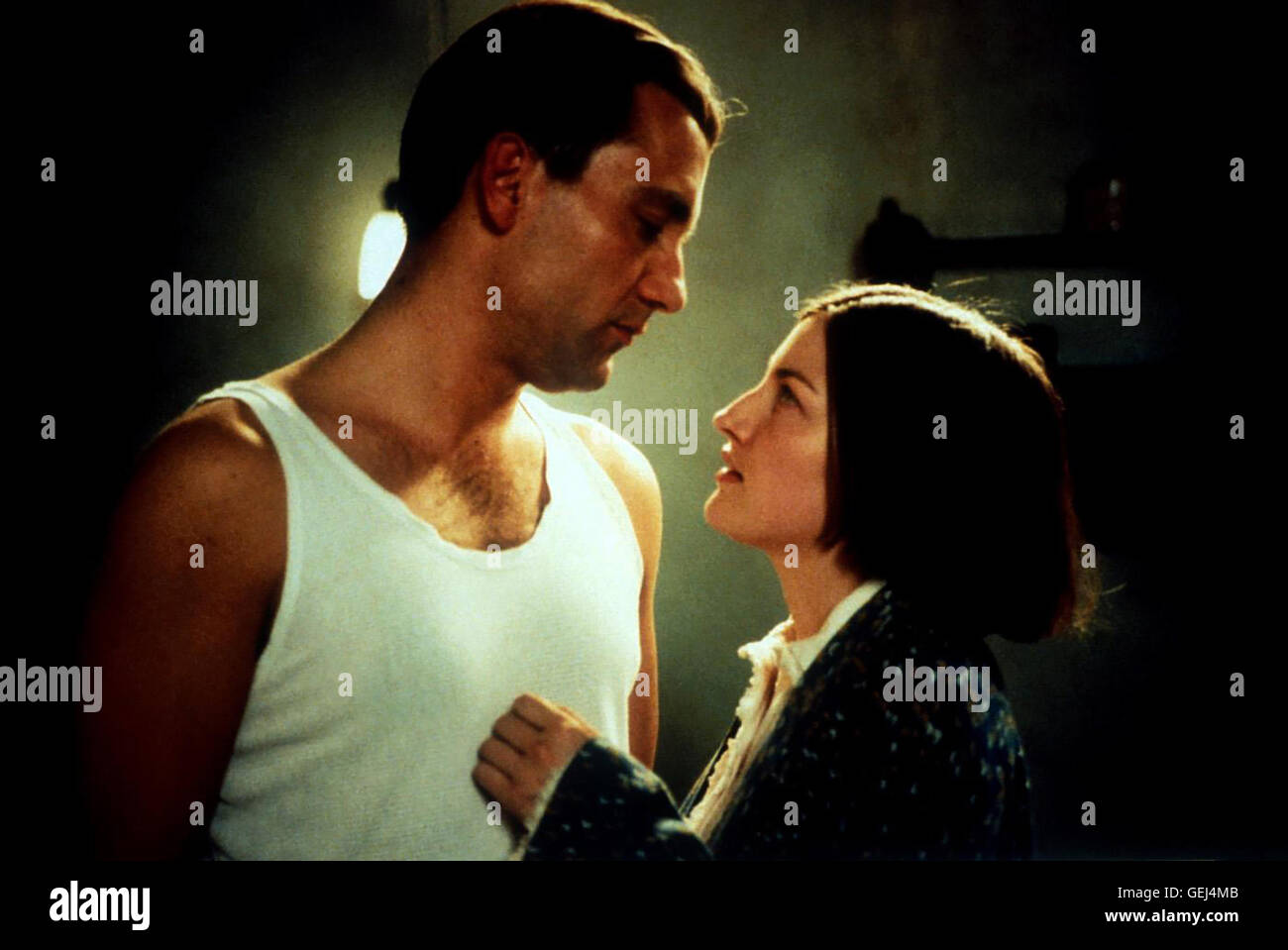 Clive Owen, Kelly Macdonald Zofe Mary (Kelly Macdonald) unterhaelt sich mit Robert (Clive Owen). *** Local Caption *** 2001, Gosford Park, Gosford Park Stock Photo