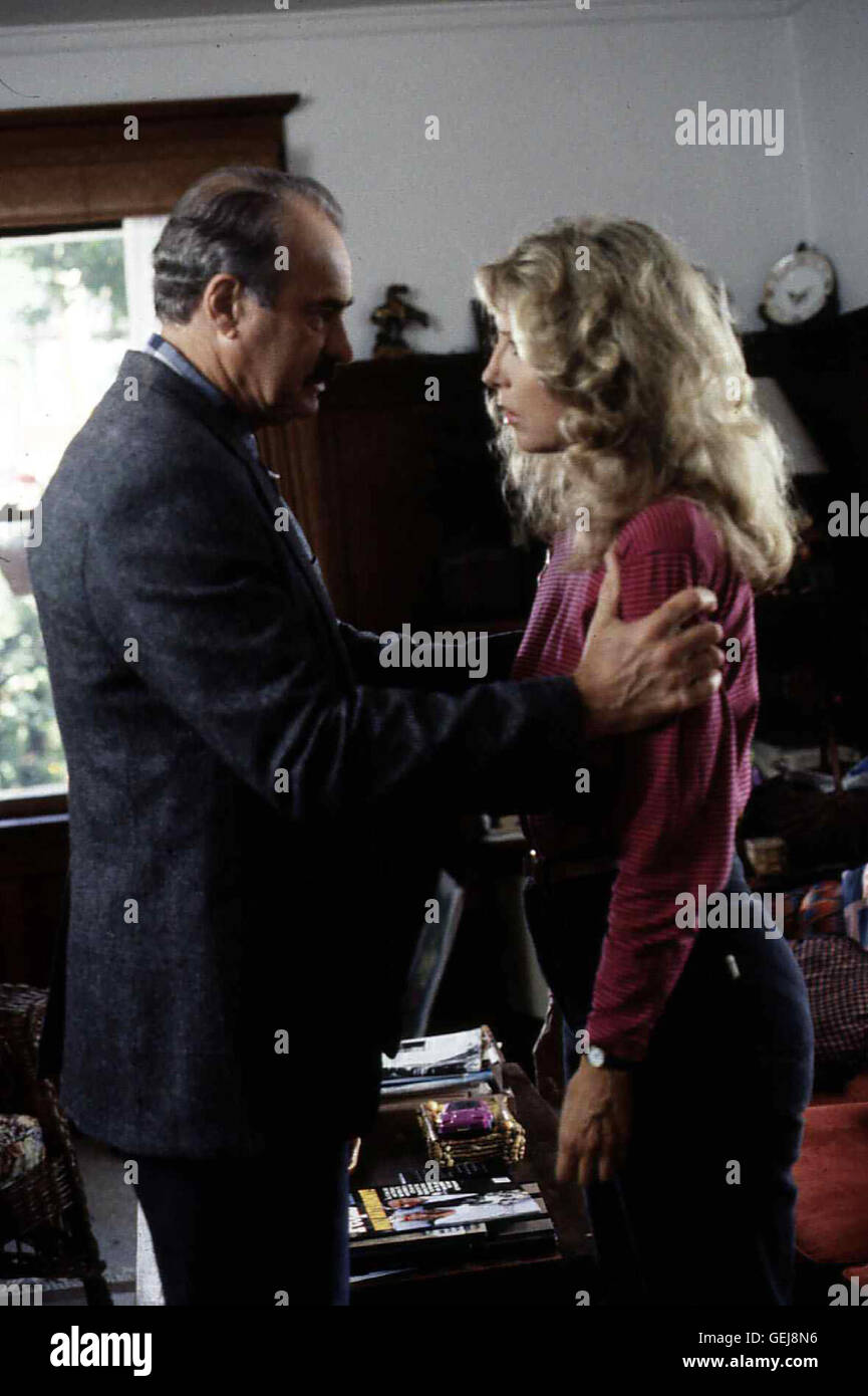 Dabney Coleman, Teri Garr   Carolyn Simpson (Teri Garr) ist mit dem aengstlichen Polizisten Burt (Dabney Coleman) verheiratet. *** Local Caption *** 1990, Short Time, Ein Cop Startet Durch Stock Photo