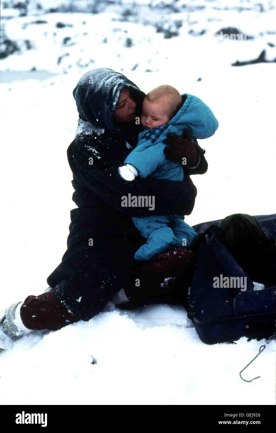 Kelli Williams Während Jim sich auf den Weg macht Hilfe zu holen, kämpft Jennifer (Kelli Williams) mit ihrem Baby ums Überleben. *** Local Caption *** 1993, Snowbound, Verloren Im Schneesturm - Eine Familie Kämpft ... Stock Photo