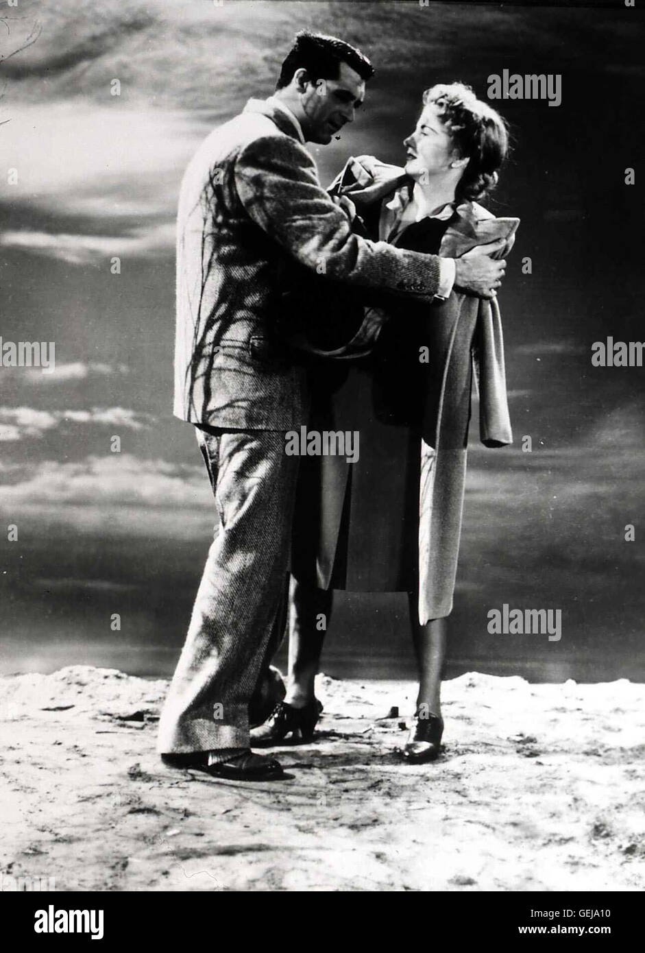 Cary Grant, Joan Fontaine  Als Johnnies (Cary Grant) leichtsinniger Freund Beaky ums Leben kommt, fühlt sich Linda  (Joan Fontaine) plötzlich in Gegenwart ihres Mannes nicht mehr sicher. *** Local Caption *** 1941, Suspicion, Verdacht Stock Photo