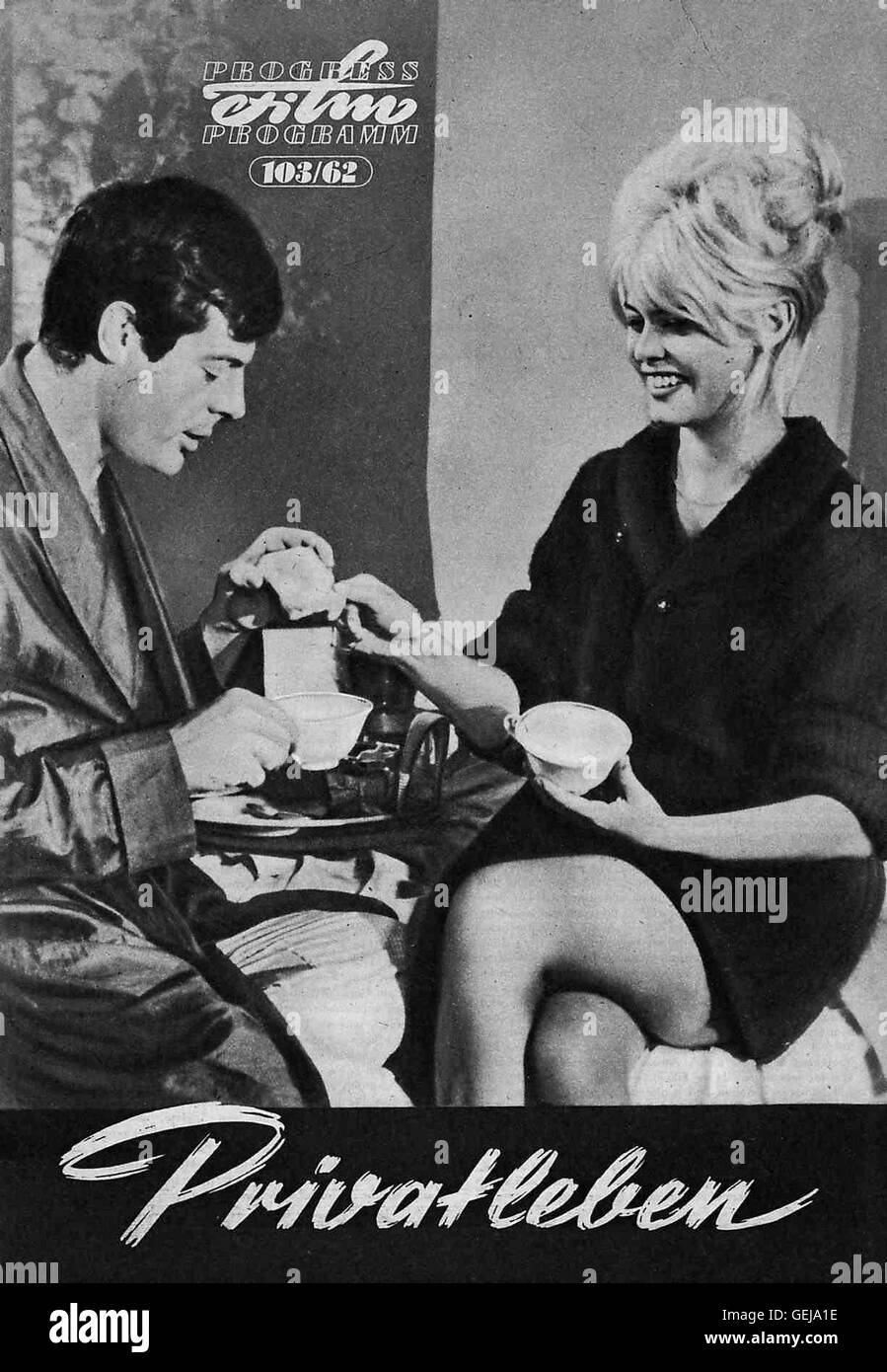 Marcello Mastroianni, Brigitte Bardot   *** Local Caption *** 1961, Vie Privee, Privatleben-Programm Heft Stock Photo