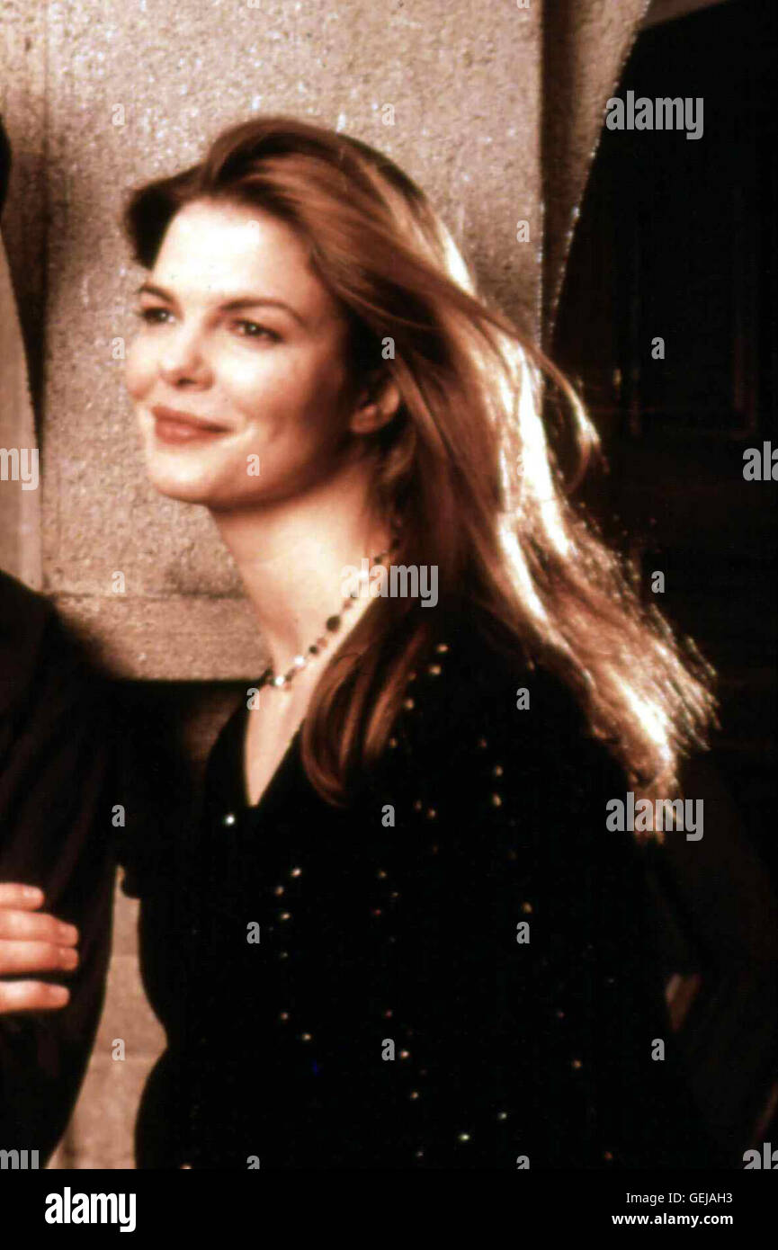 Ikki latina va bir yigit Rambler kochada kokraklarni korsatadi