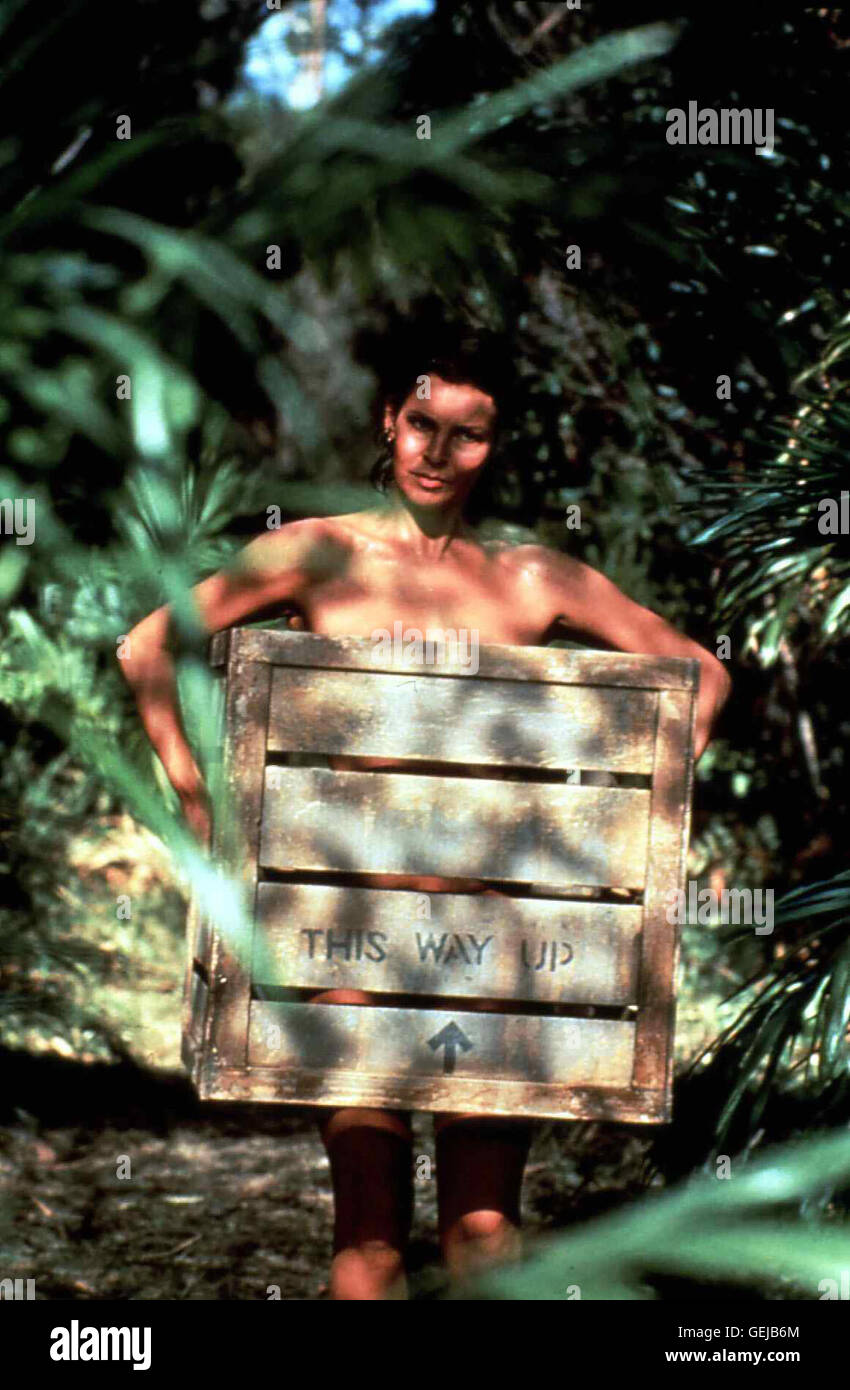 Raquel Welch   Rachel Baxley (Raquel Welch) hat alles verloren und kleidet sich mit einer Holzkiste. *** Local Caption *** 1989, Trouble In Paradise, Taifun Vor Ravalo Stock Photo