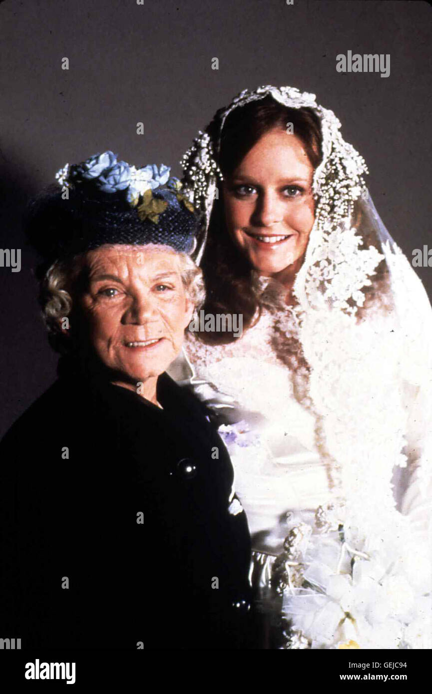 Ellen Corby, Mary Beth McDonough  Grandma Walton (Ellen Corby,l) gratuliert ihrer Enkelin Erin (Mary Beth McDonough) zur Hochzeit. *** Local Caption *** 1982, Wedding On Walton's Mountain, Die Waltons - Hochzeit Mit Hindernissen Stock Photo