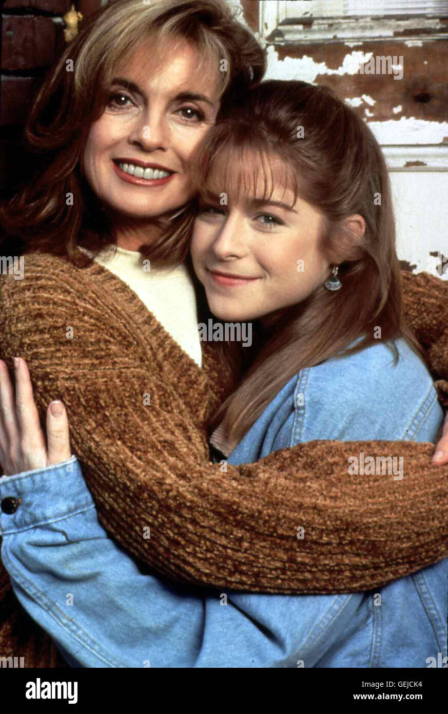 Linda Gray, Jamie Luner   Diana Moffitt (Jamie Luner) muss zwei Trennungen verkraften - von ihrem Vater und ihrem Freund. Ihre Mutter Gayle (Linda Gray), kann ihr nur wenig Halt geben. *** Local Caption *** 1993, Why My Daughter, Warum Gerade Meine Tochte Stock Photo