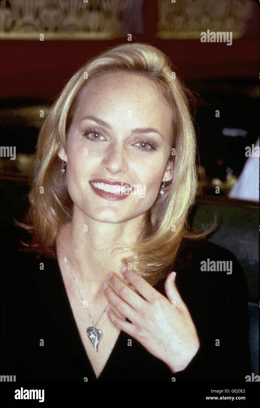 2001 MAY ALLURE MAGAZINE - AMBER VALLETTA - FASHION COVER