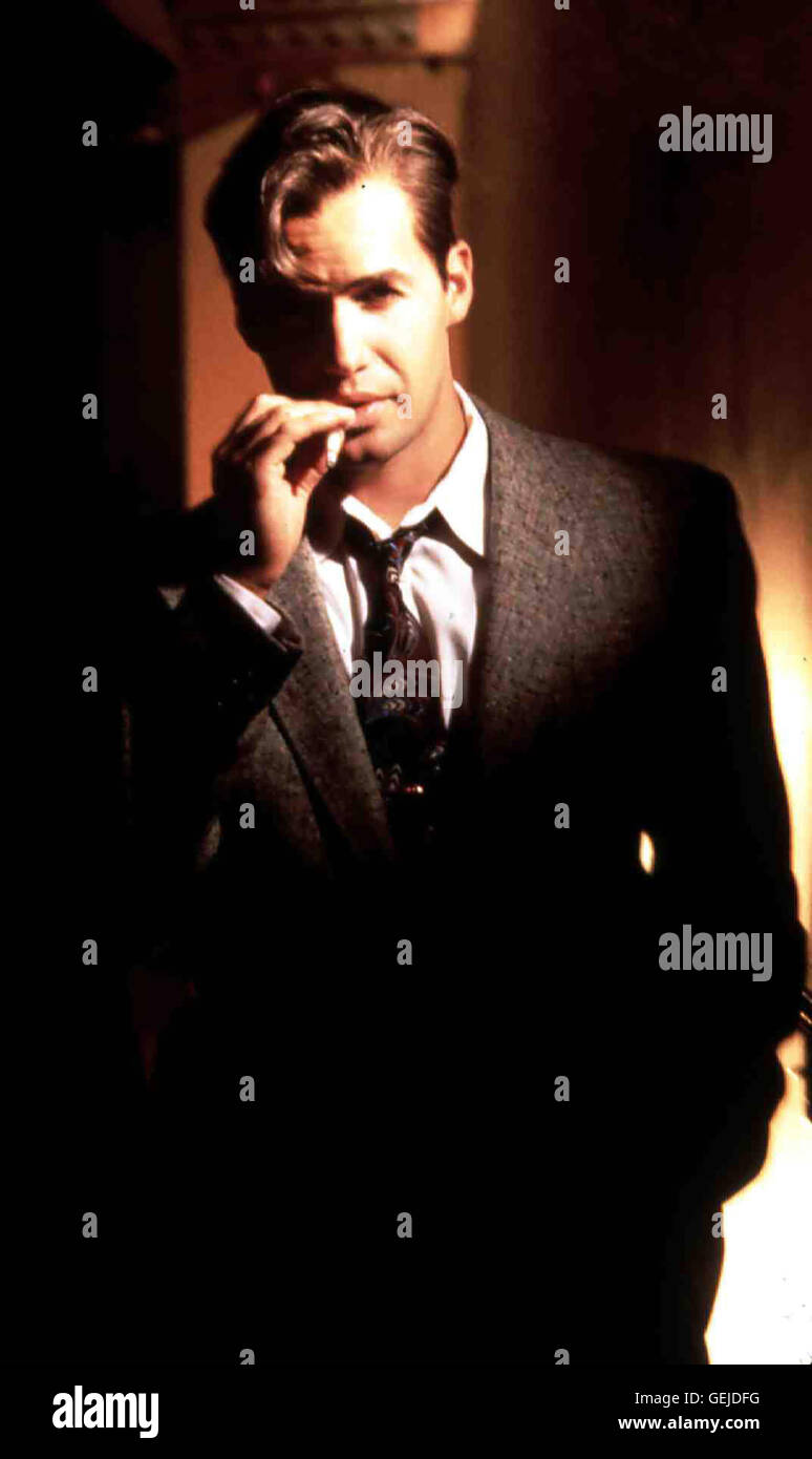 Billy Zane Marty (Billy Zane) ist ein von der Chicagoer Polizei gesuchter Krimineller. Marty ist immer auf das schnelle Geld aus und nutzt jede Gelegenheit zu einem weiteren Schwindel. *** Local Caption *** 1996, This World, Then The Fireworks, Ohne Gewis Stock Photo