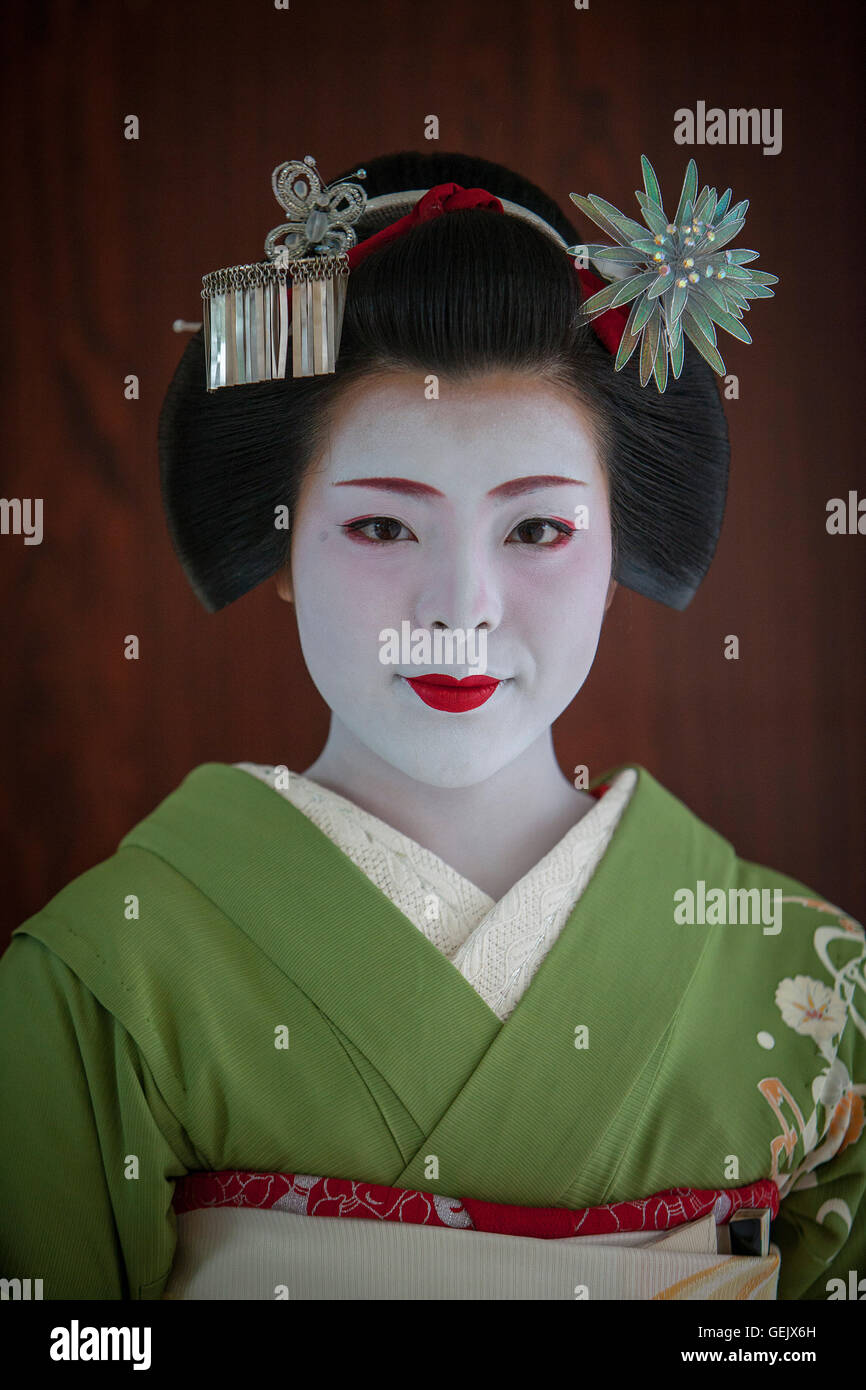 Fukukimi,'maiko' (geisha apprentice) from Ishihatsu okiya (house of