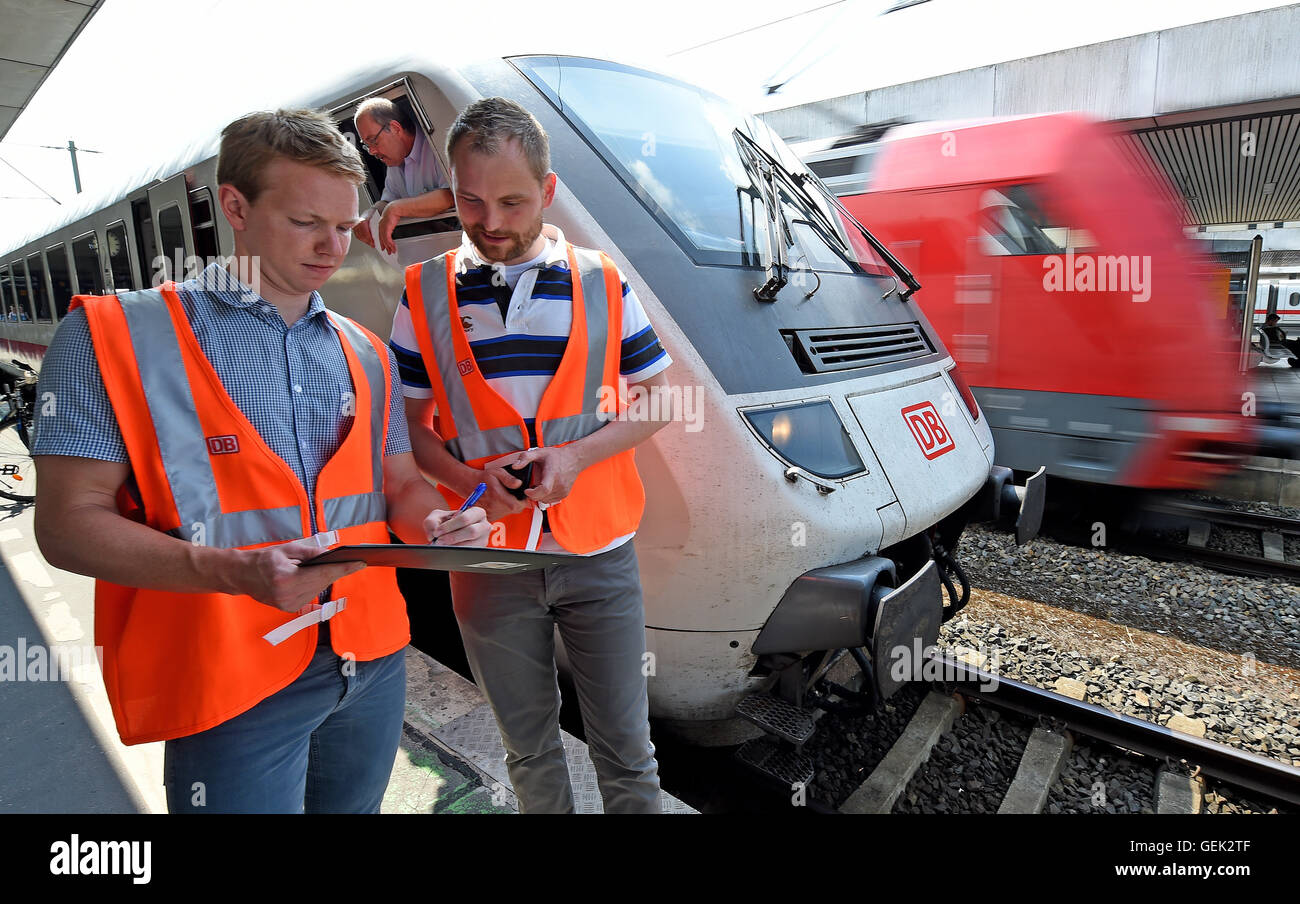 Hanover, Germany. 22nd July, 2016. Deutsche Bahn hub coordinators Florian Czeski and Kay Doerries (L-R) document the arrival and departure times of IC and ICE trains on a platform at the central train station in Hanover, Germany, 22 July 2016. Photo: Holger Hollemann/dpa/Alamy Live News Stock Photo
