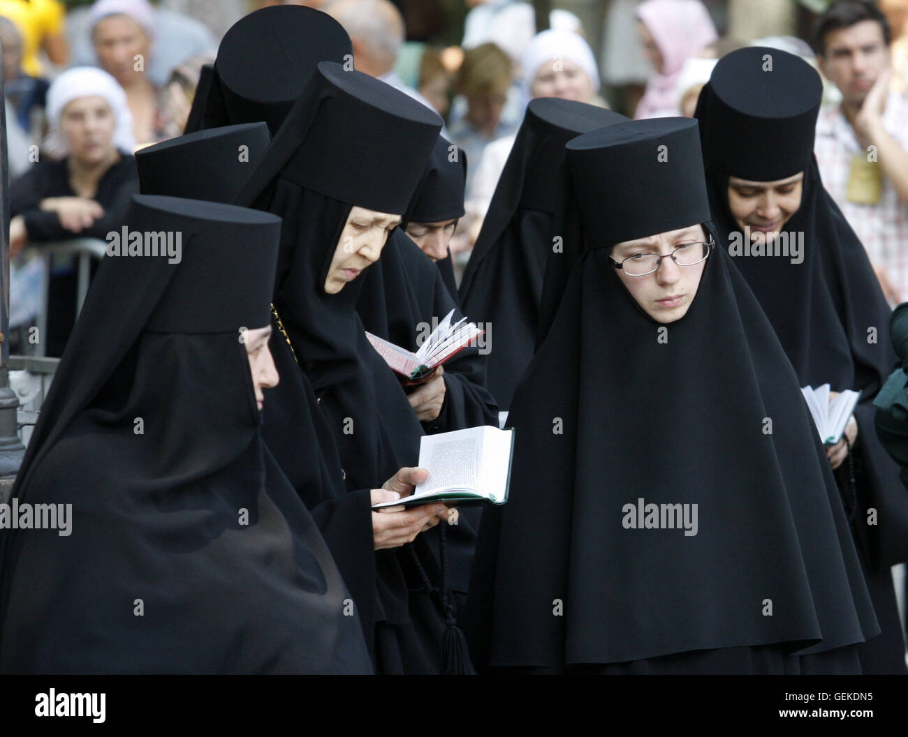 Kiev, Ukraine. 27th July, 2016.  Nuns of Ukraine's Orthodox Church of Moscow Patriarchy take part in prayer service held at the St. Vladimir's Hill, marking the 1028th anniversary of the Baptism of Kievan Rus in Kiev on July 27, 2016. Credit:  Anatolii Stepanov/ZUMA Wire/Alamy Live News Stock Photo