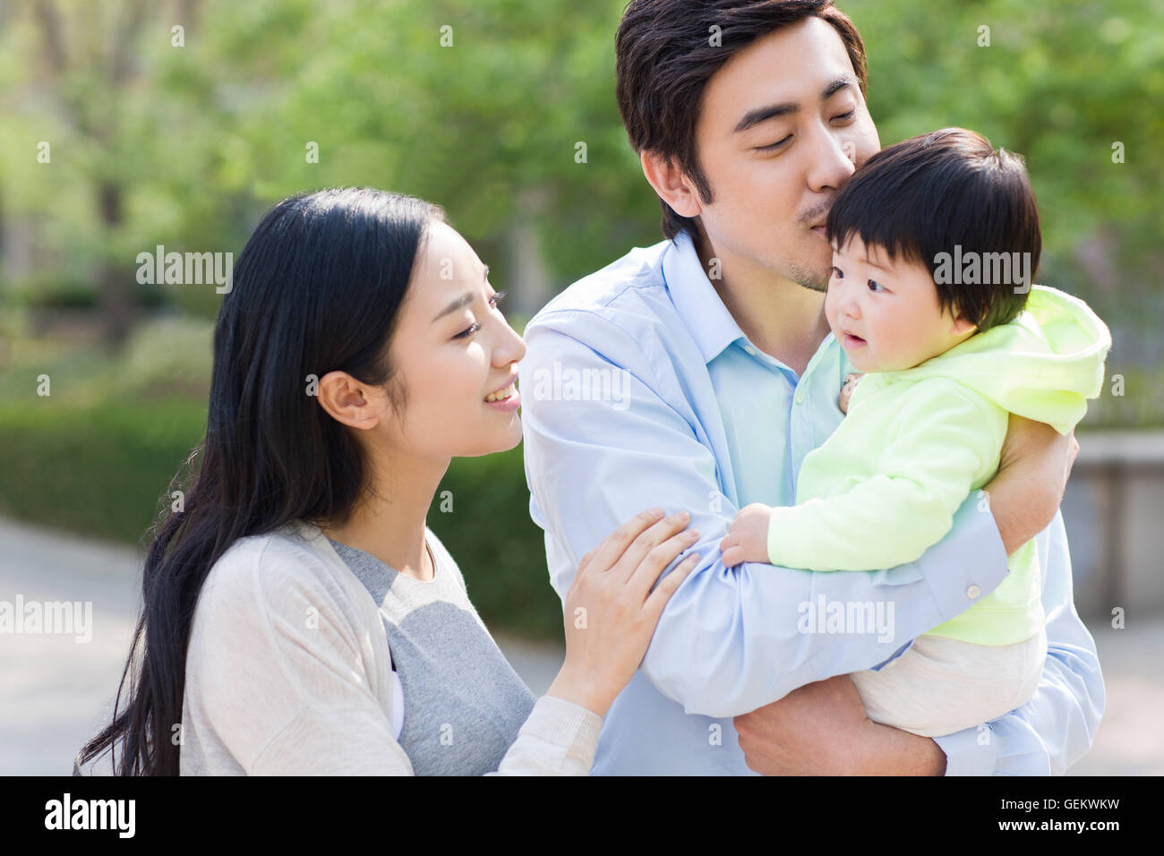 Happy young chinese family hi-res stock photography and images - Alamy