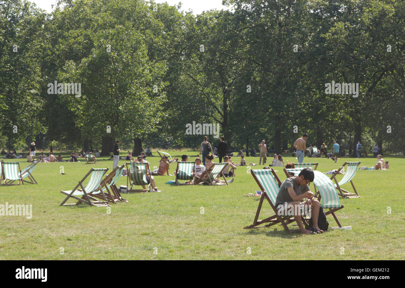 Sunbathing park london hi-res stock photography and images - Alamy